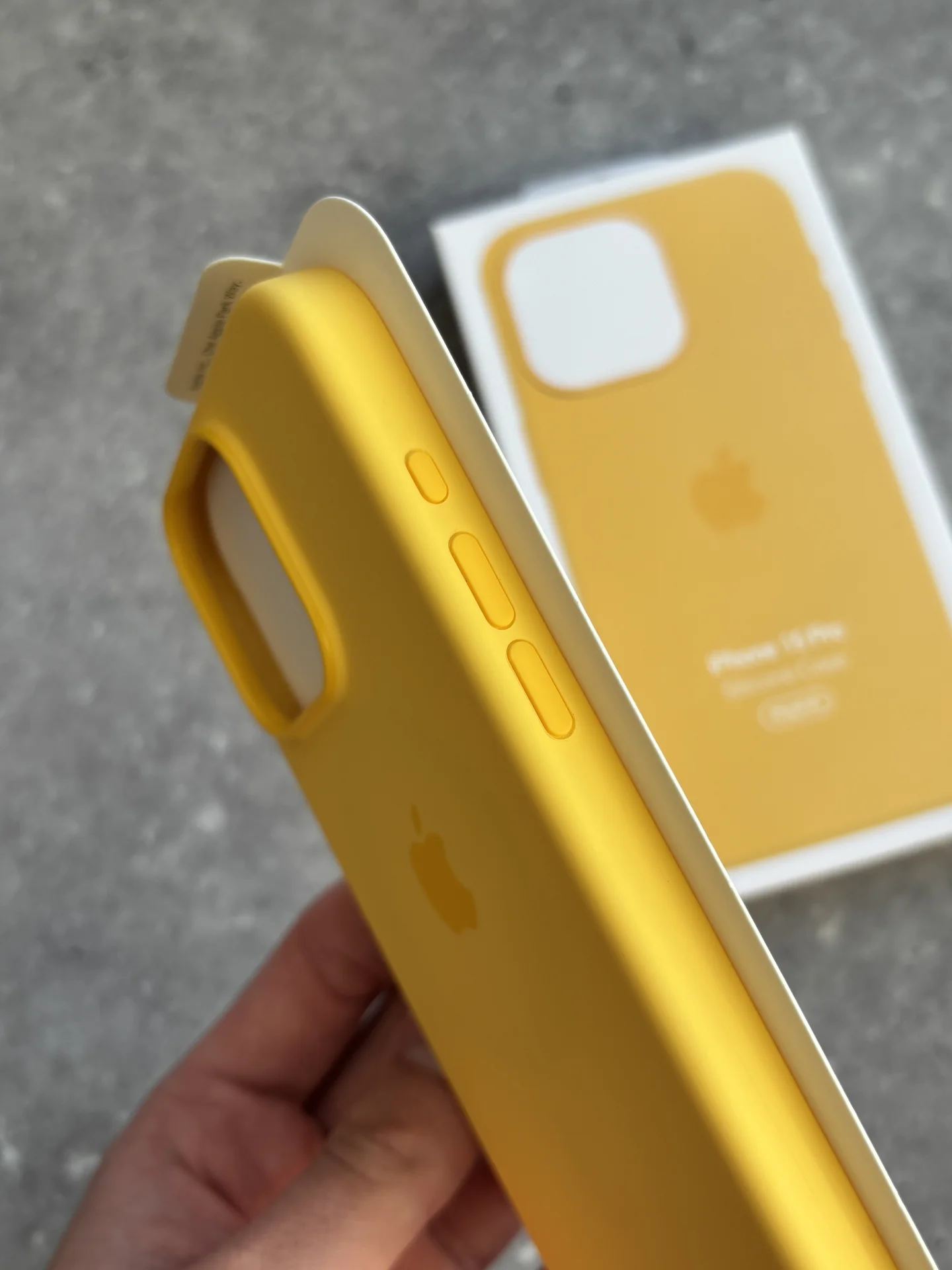 Чехол Silicon Case iPhone 15 Pro Sunshine желтый - миниатюра 3