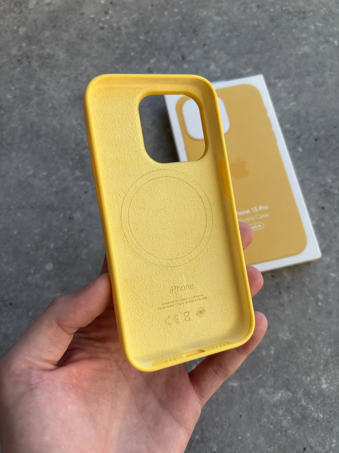 Чехол Silicon Case iPhone 15 Pro Sunshine желтый - миниатюра 4