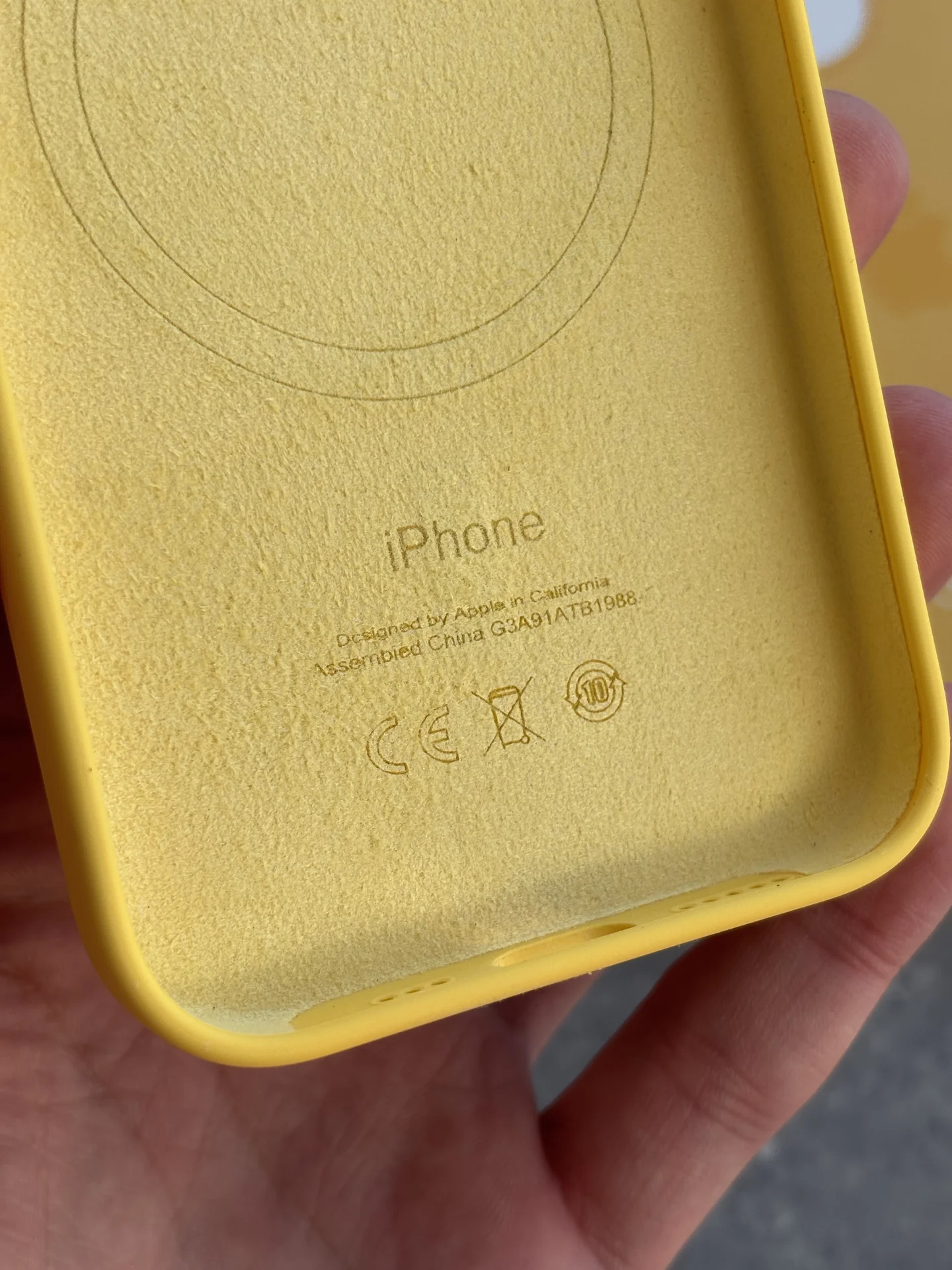 Чехол Silicon Case iPhone 15 Pro Sunshine желтый - миниатюра 6