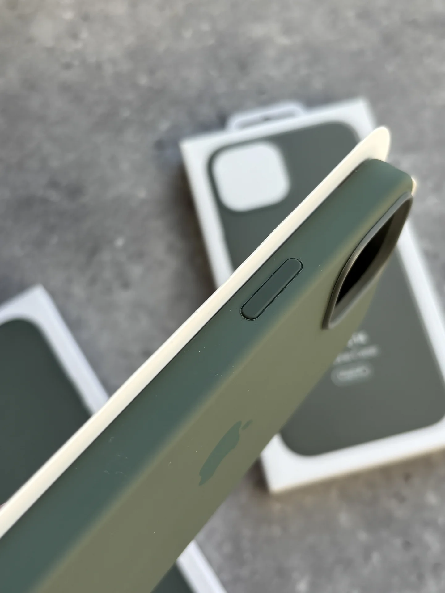 Чехол Silicon Case iPhone 14 Olive зеленый - миниатюра 3