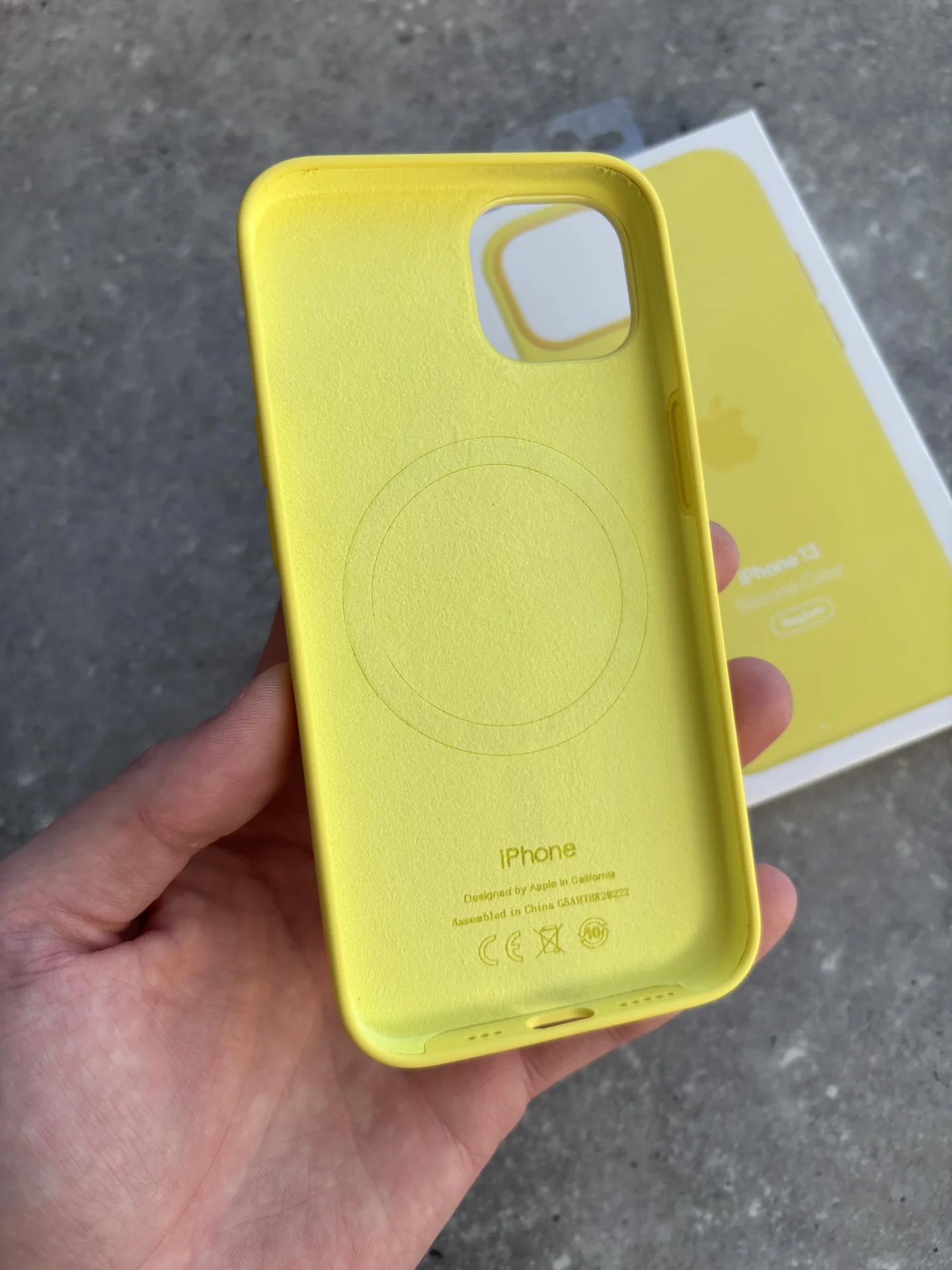 Чехол Silicon Case iPhone 13 Lemon Zest желтый - миниатюра 5