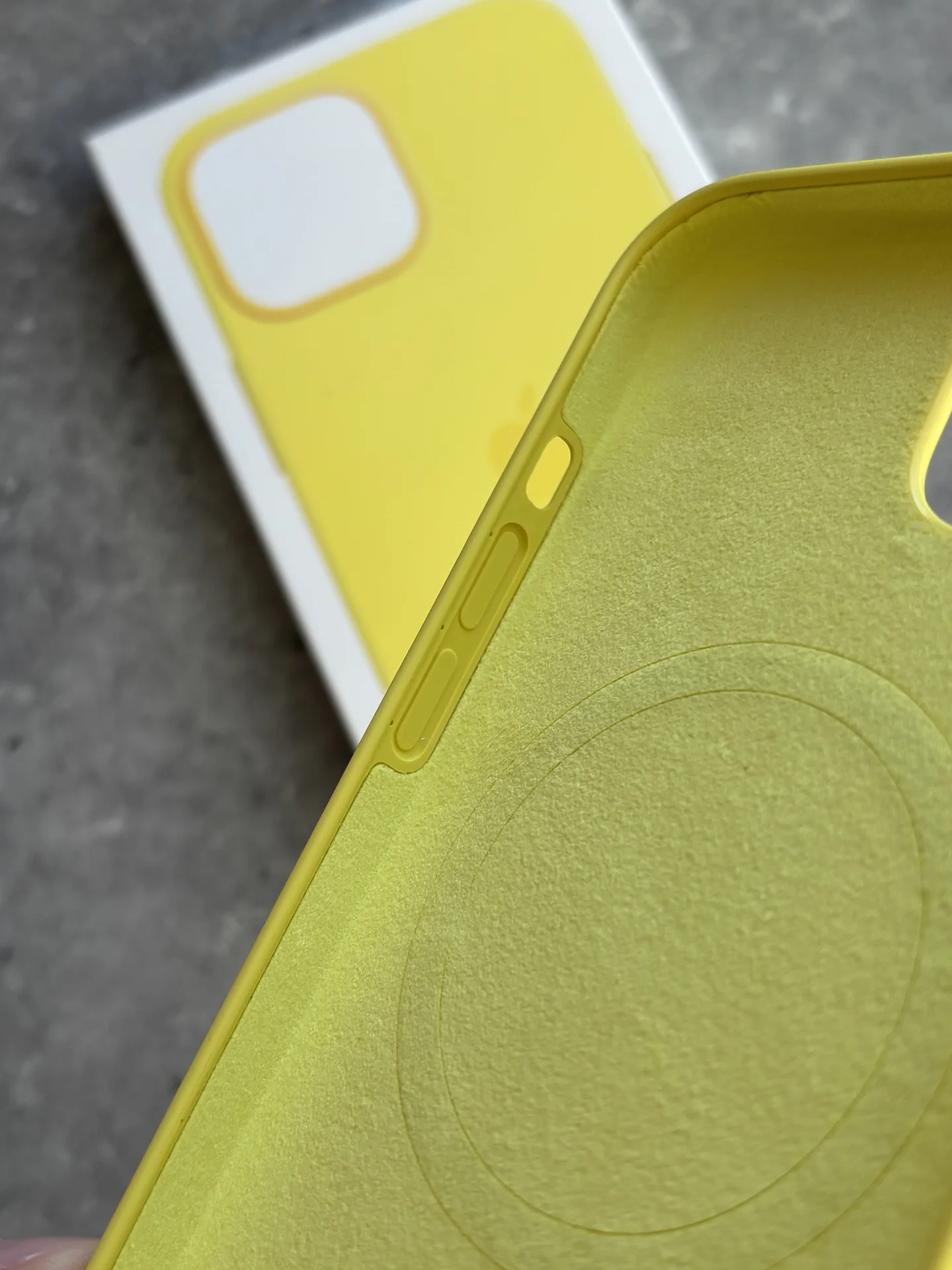Чехол Silicon Case iPhone 13 Lemon Zest желтый - миниатюра 6