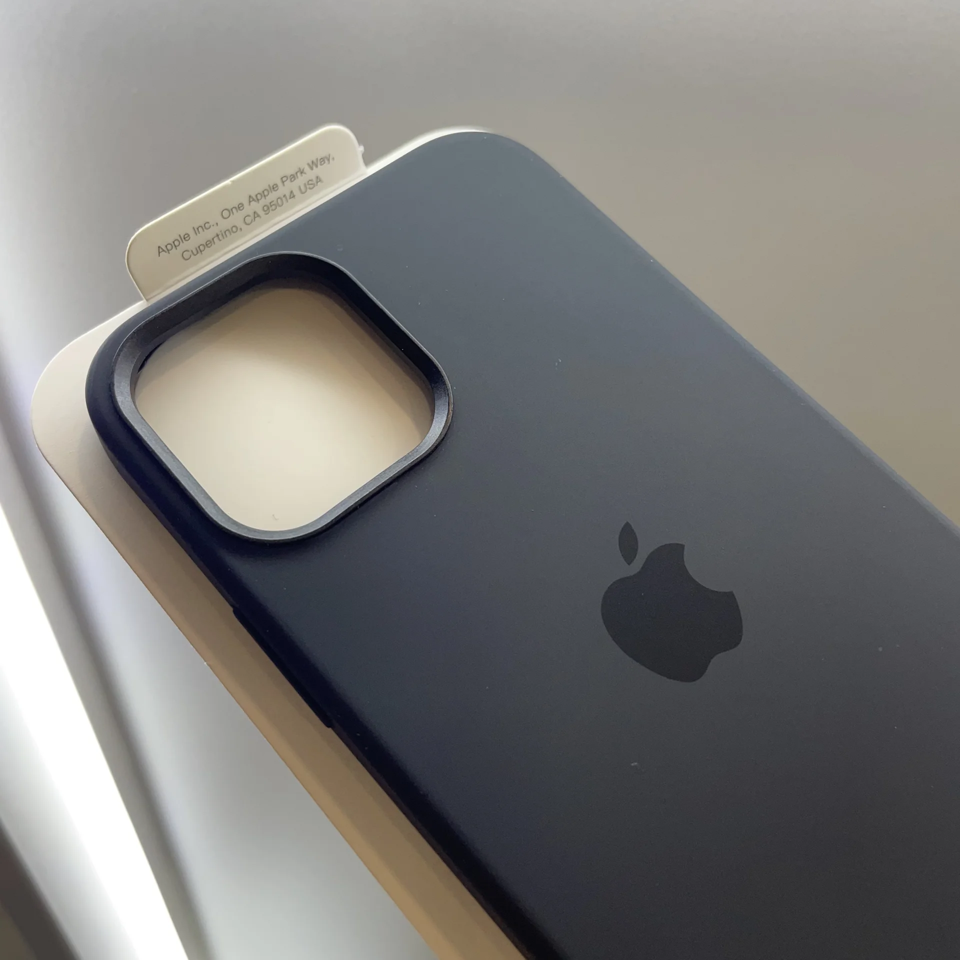 Чехол Silicon Case iPhone 12/ 12 Pro Black черный - миниатюра 2