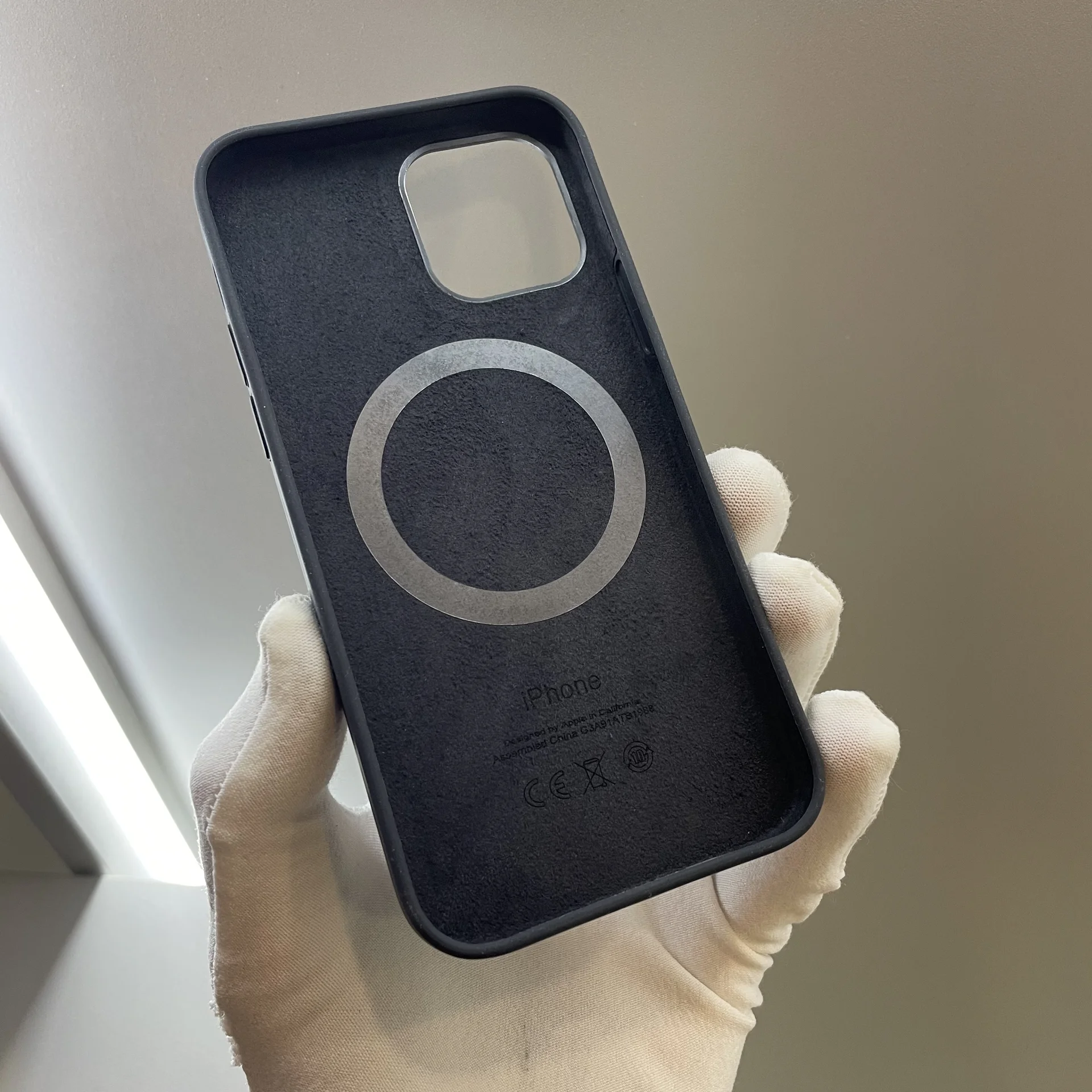 Чехол Silicon Case iPhone 12/ 12 Pro Black черный - миниатюра 4