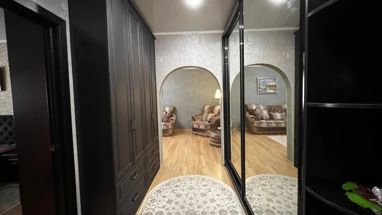 ПРОДАМ 2х комн квартиру в Краснодаре, р-н ЧМР, ул. Кубанская. - миниатюра 11