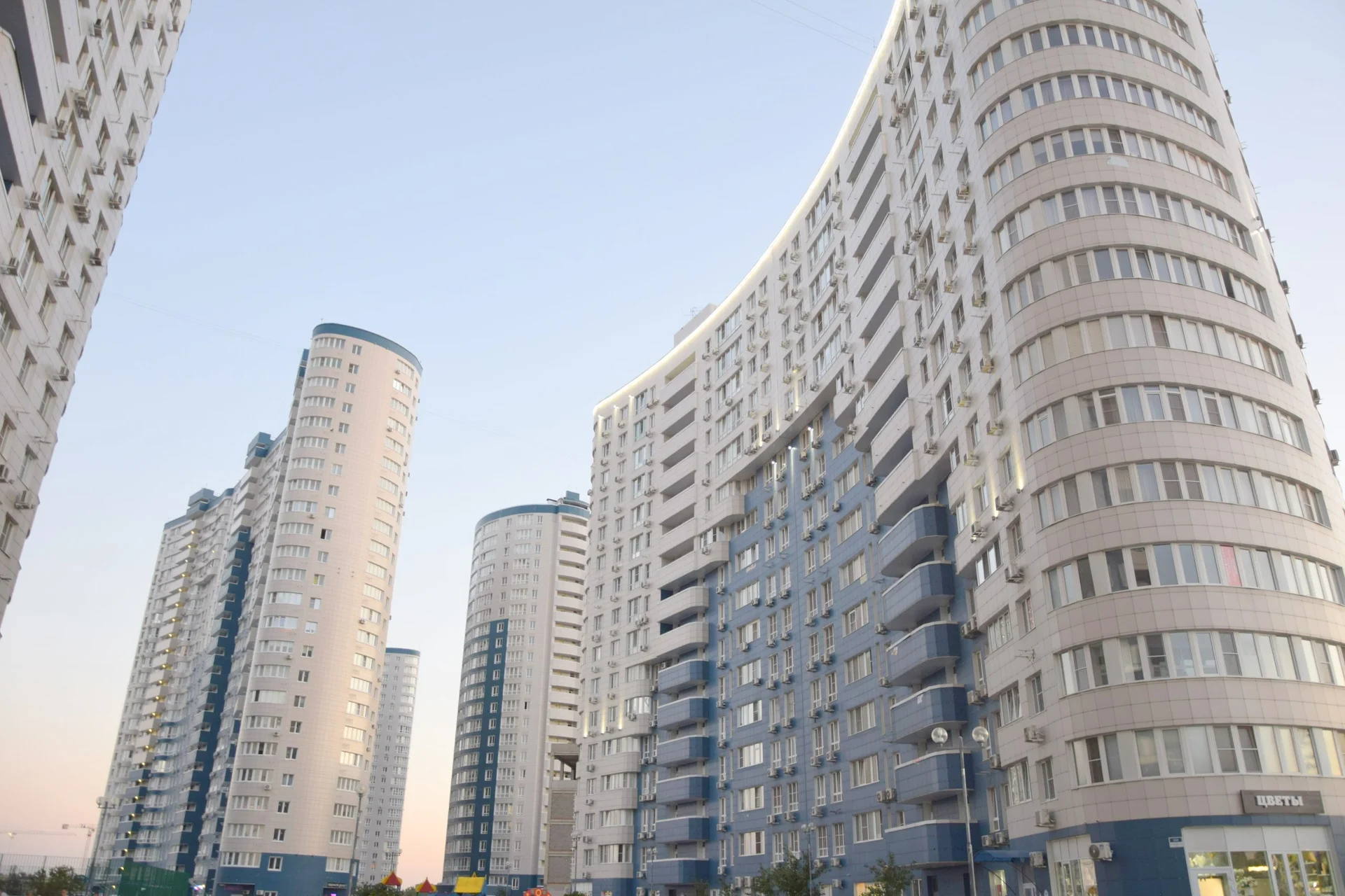 ПРОДАМ 3х комн в ЧМР в ЖК Фонтаны - изображение 1