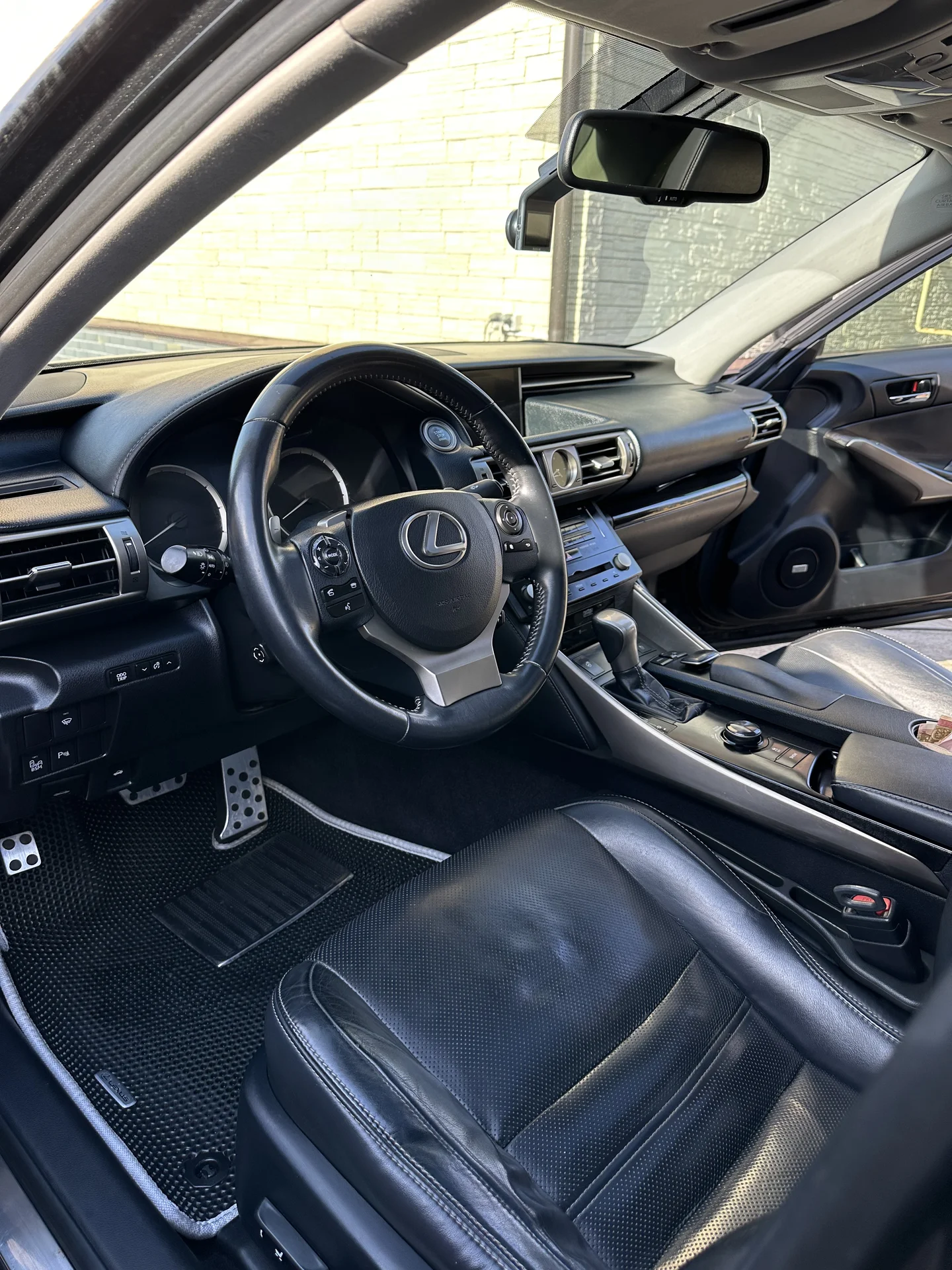 Lexus is250 - миниатюра 9