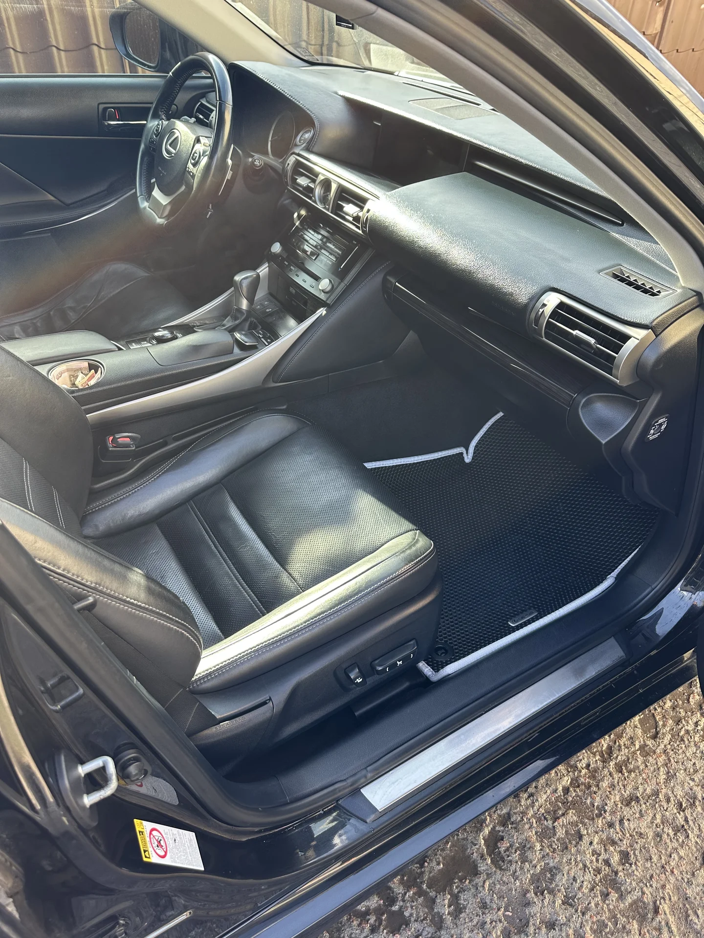 Lexus is250 - миниатюра 10