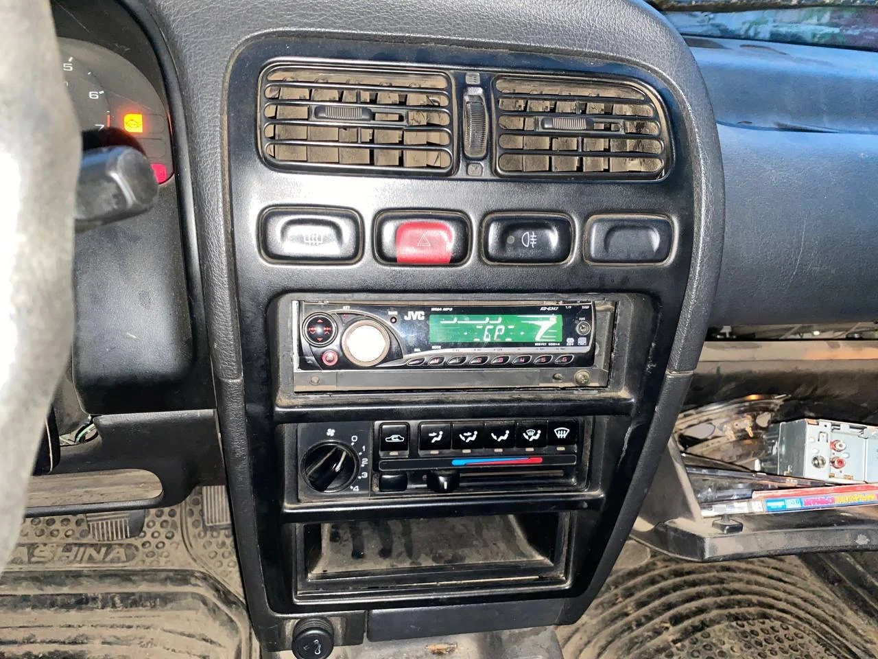 Nissan Primera P10 - миниатюра 6