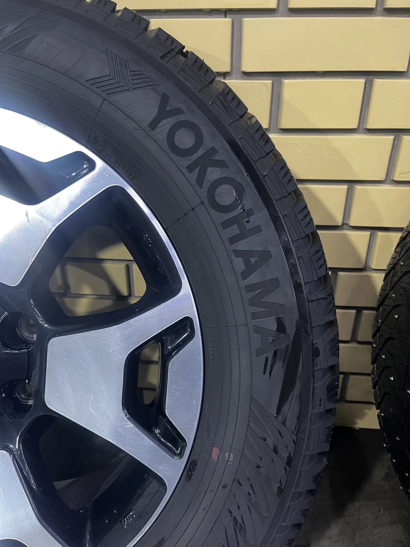 Шины зимние Yokohama с дисками Toyota - миниатюра 5