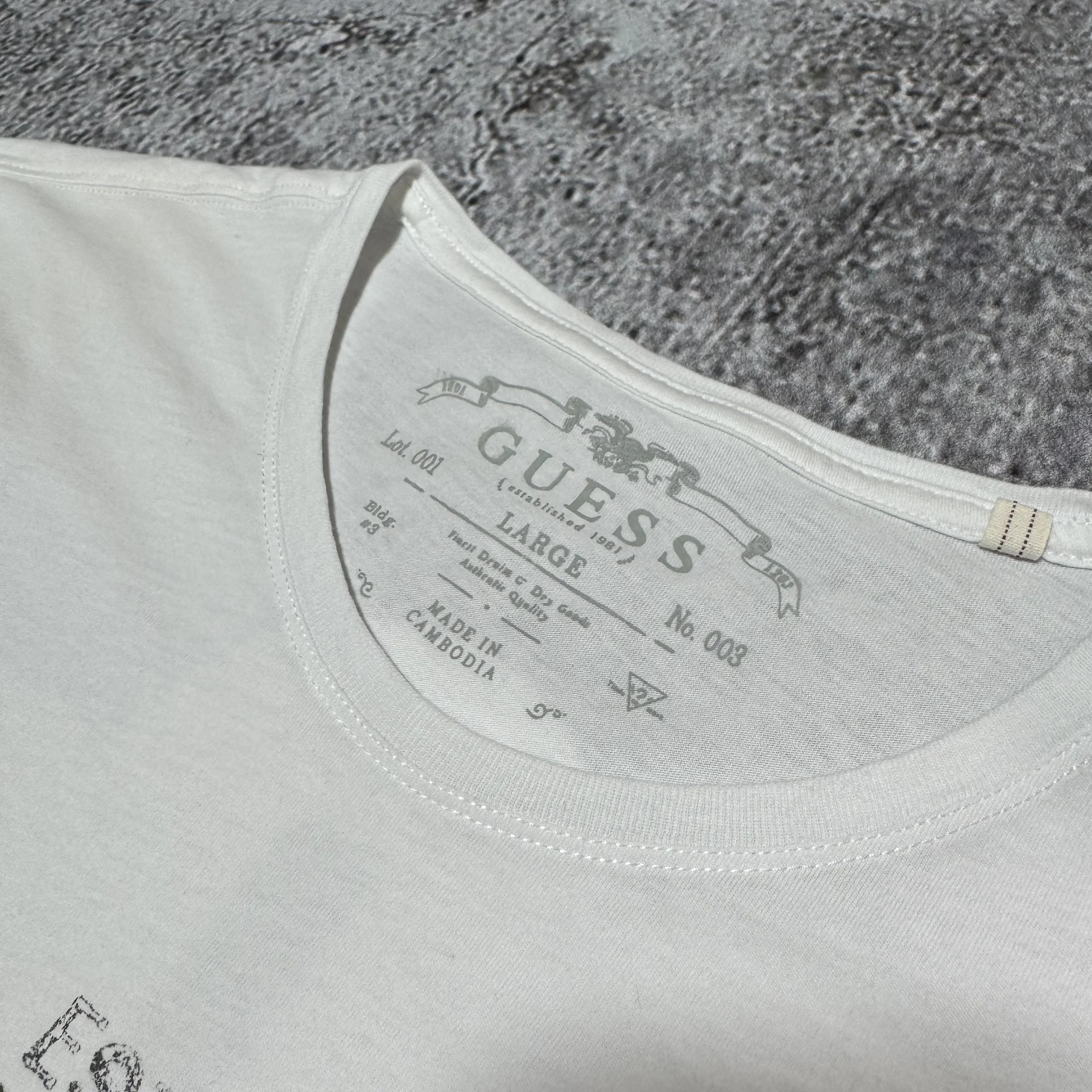 Футболка guess - миниатюра 3