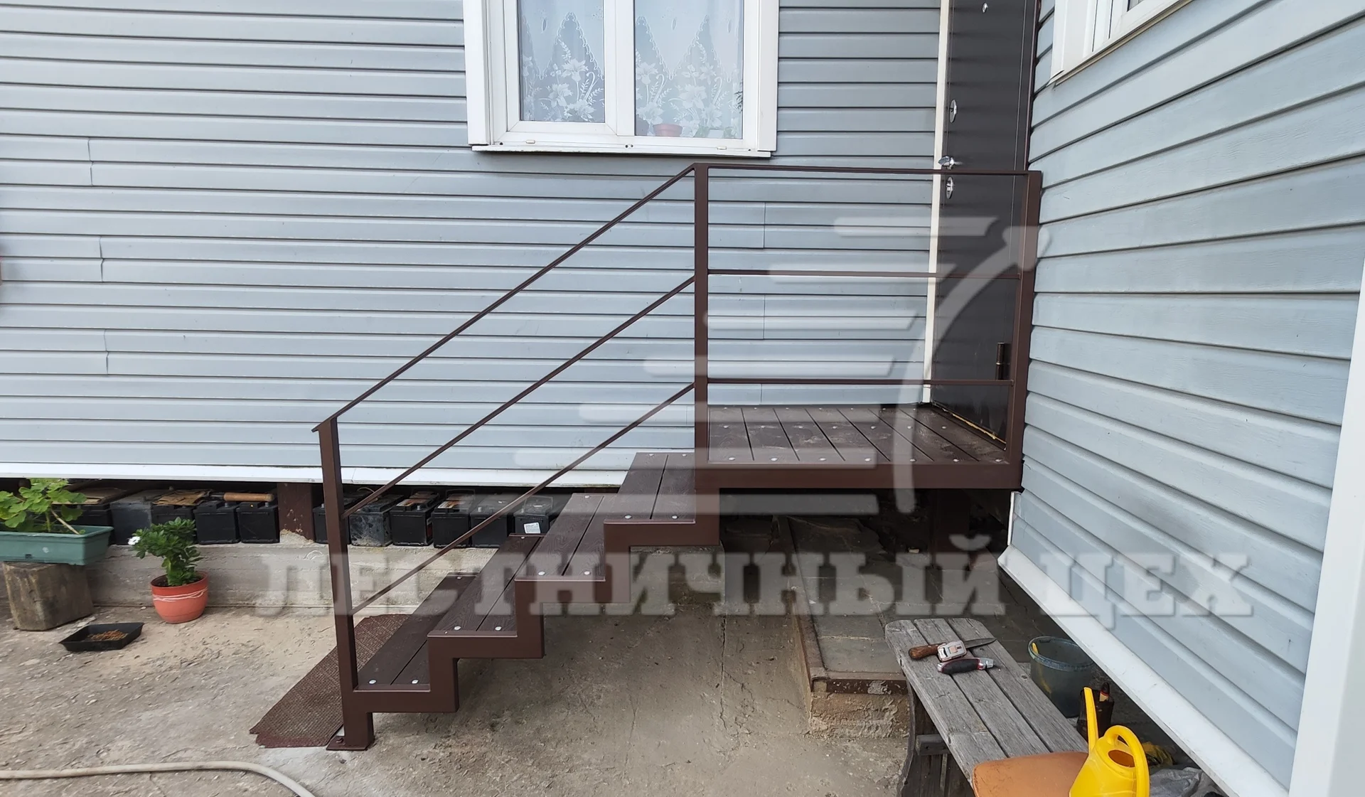 Крыльцо металлическое к дому - миниатюра 3