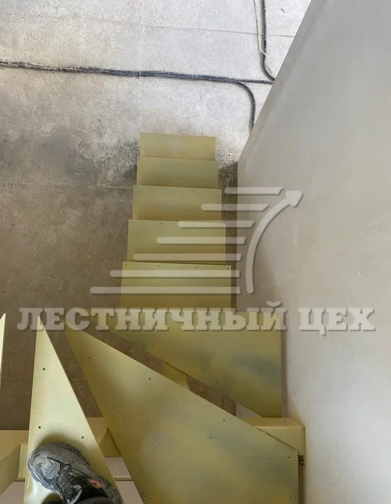 Лестница из металла на второй этаж - миниатюра 4