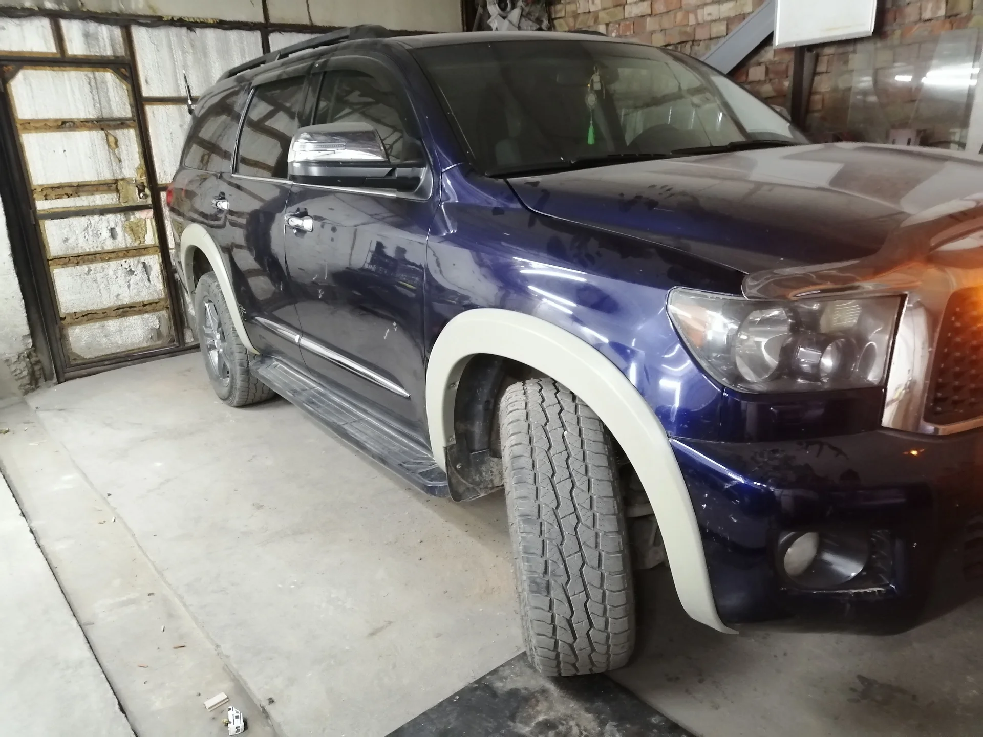 Фендера , расширители арок на Toyota Sequoia - миниатюра 6
