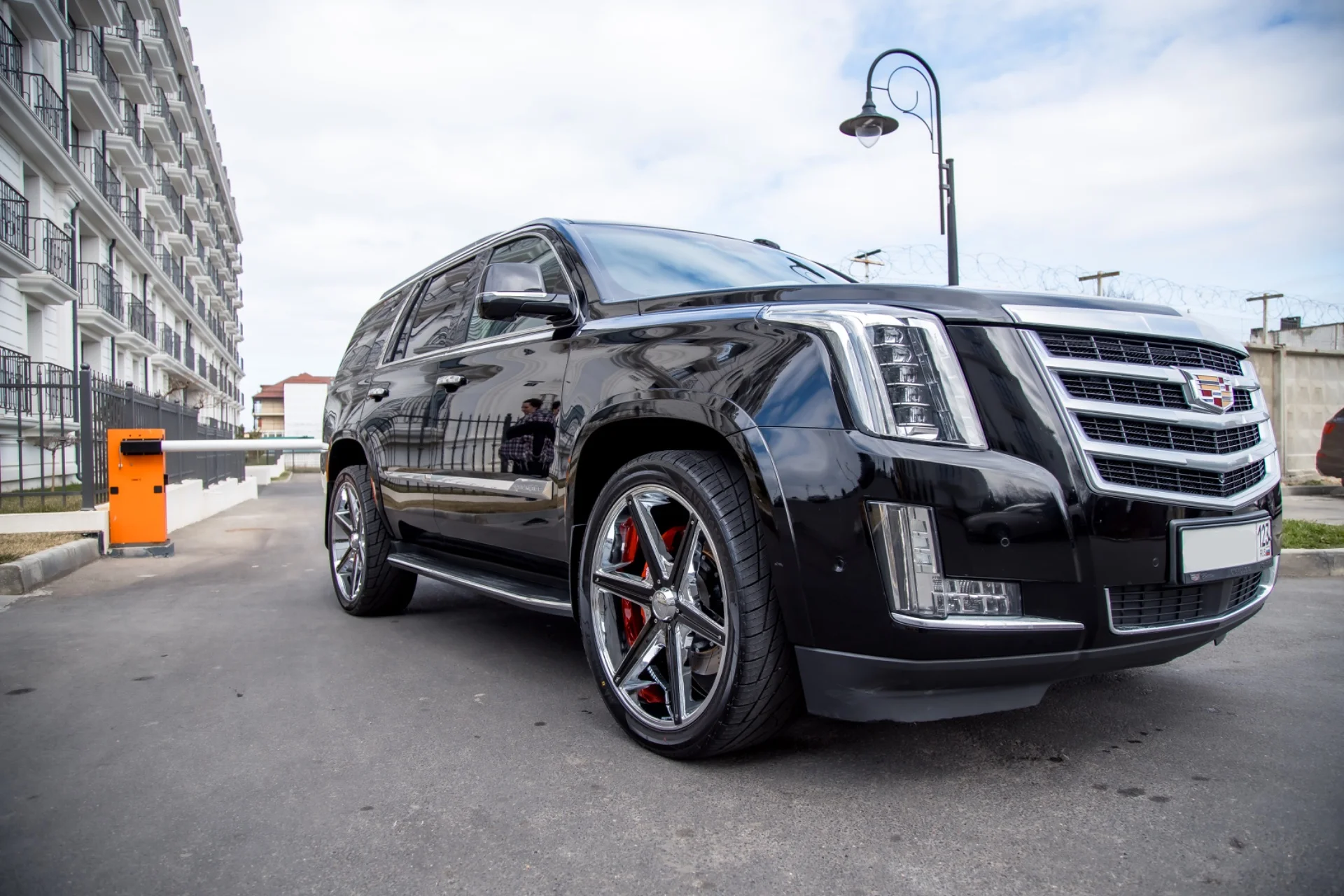 CADILLAC ESCALADE 4 2018 - миниатюра 2