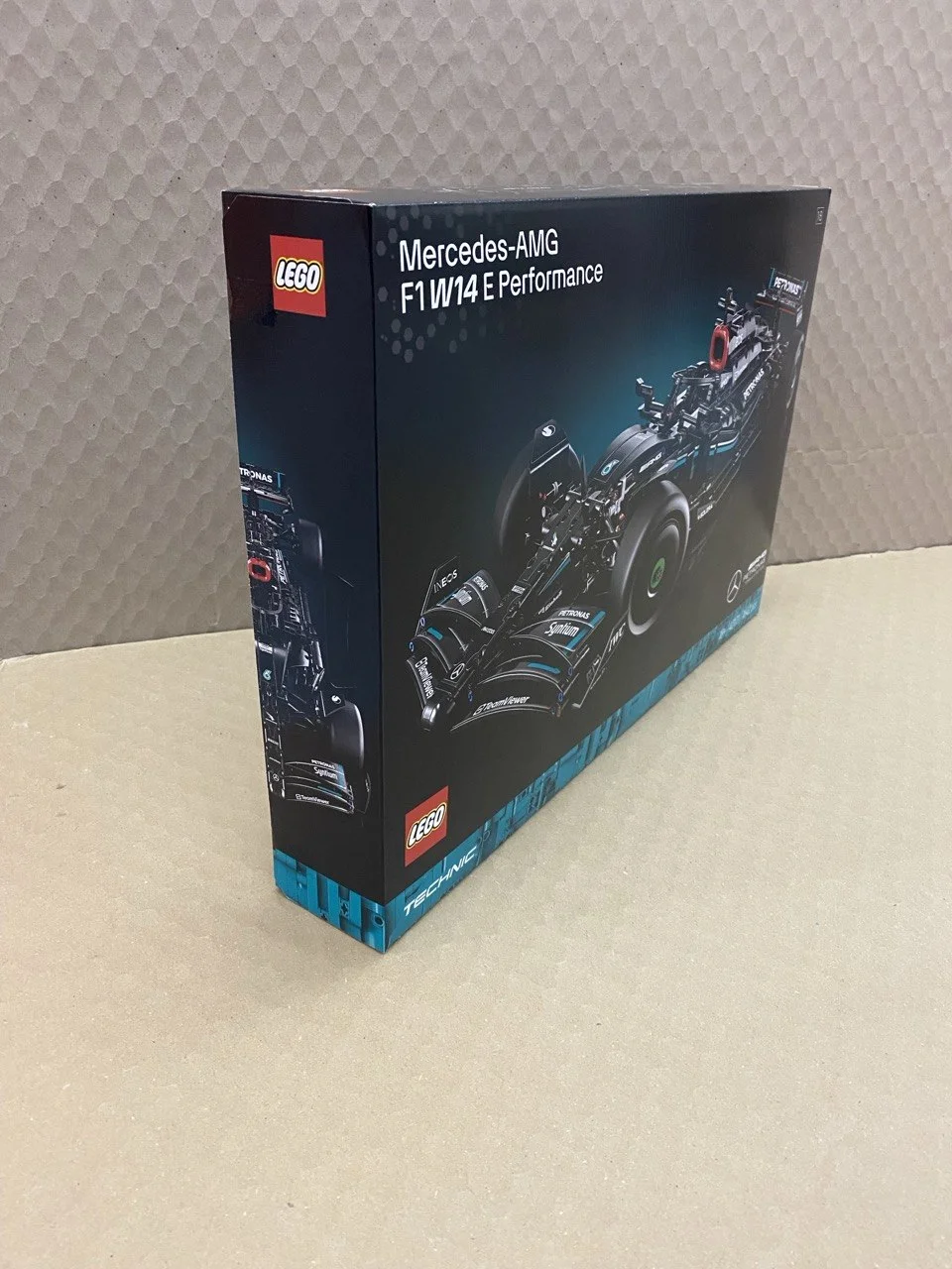 Конструктор Lego Technic 42171 Mercedes-AMG F1 W14 - миниатюра 2