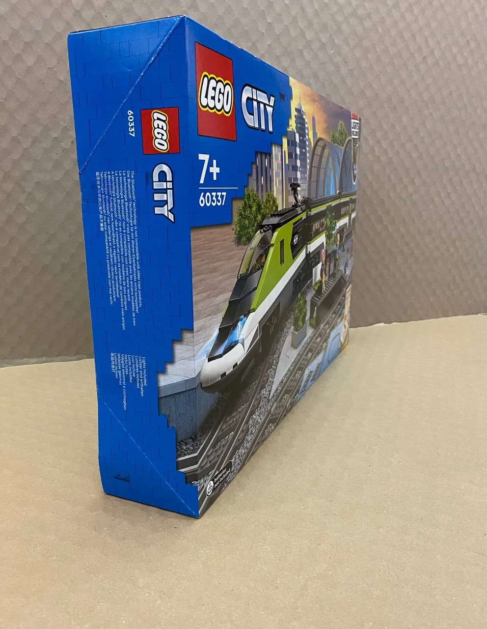 Lego City 60337 Пассажирский Поезд-Экспресс - миниатюра 2