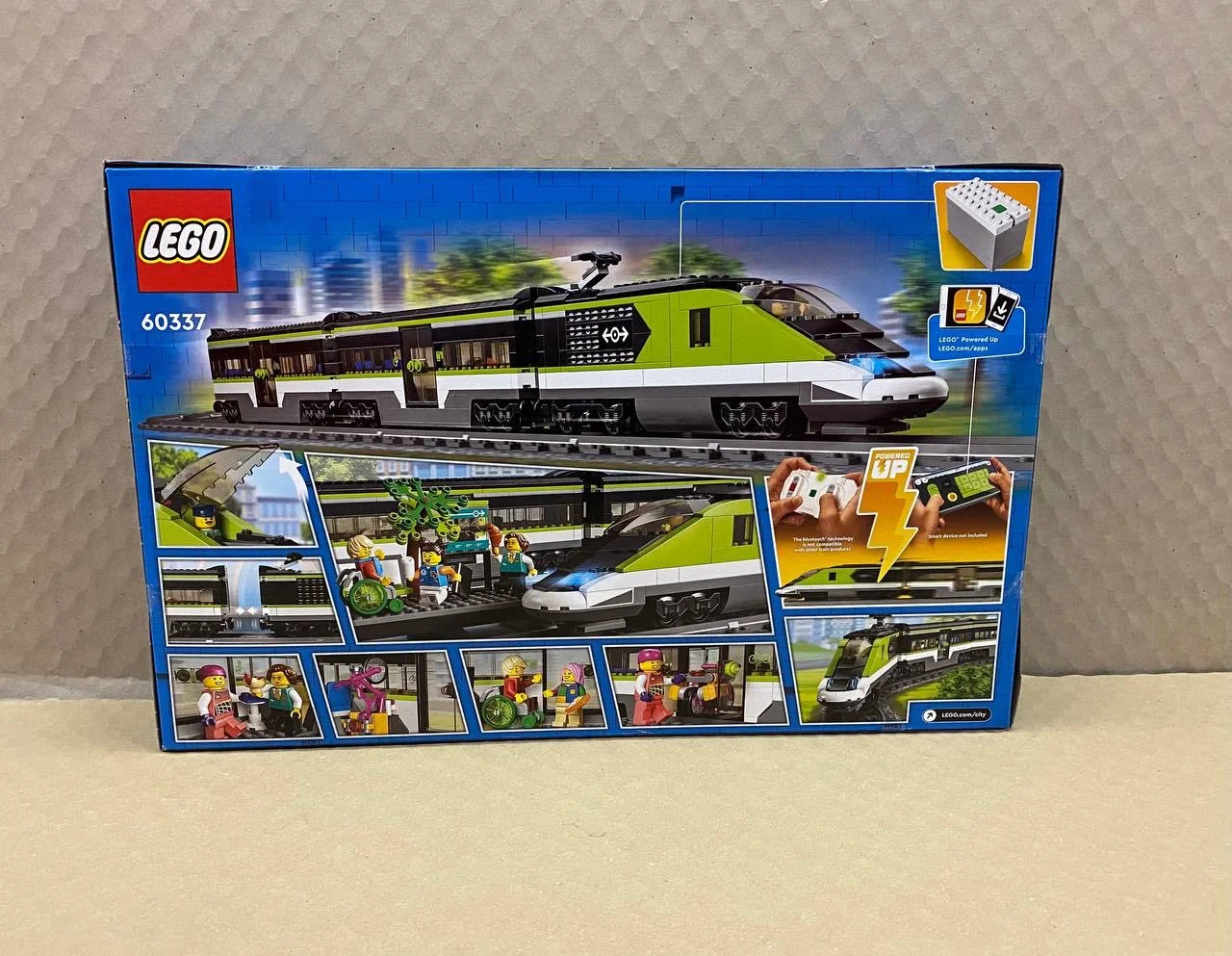 Lego City 60337 Пассажирский Поезд-Экспресс - миниатюра 4