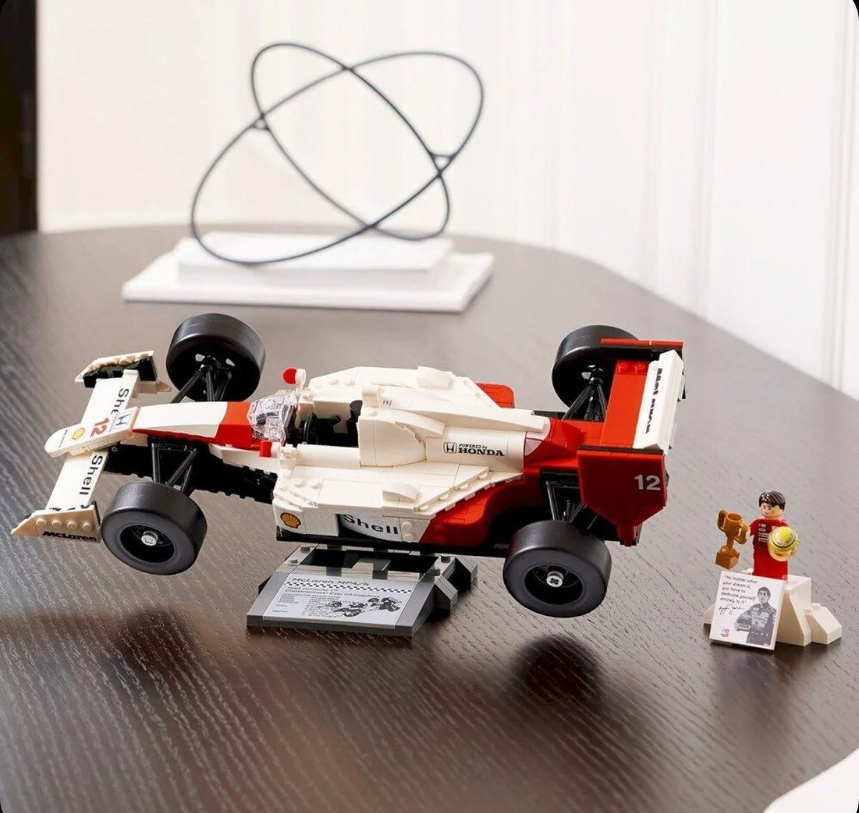 Lego Icons 10330 McLaren F1 MP4/4 Аиртон Сенна - миниатюра 9