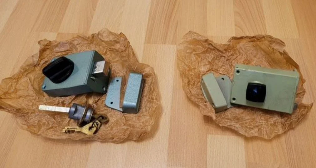 Замок дверной накладной - миниатюра 3