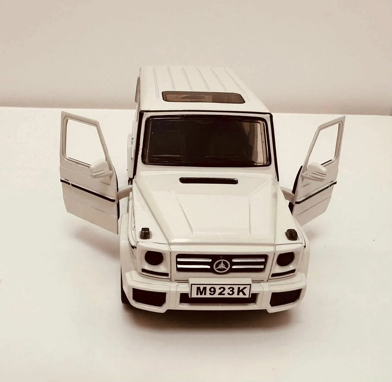 машинка металлическая 1:24 мерседес геленваген артикул M923K белый - миниатюра 2