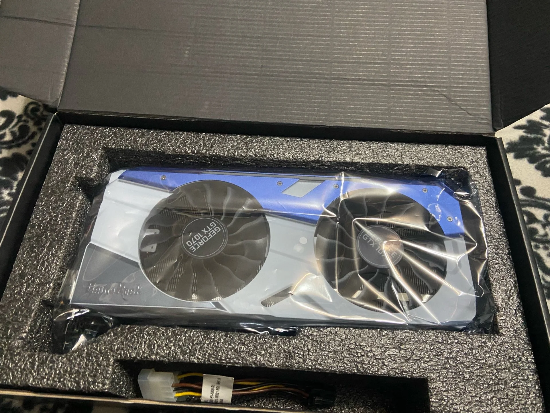 GTX 1070 GAMEROCK - миниатюра 2