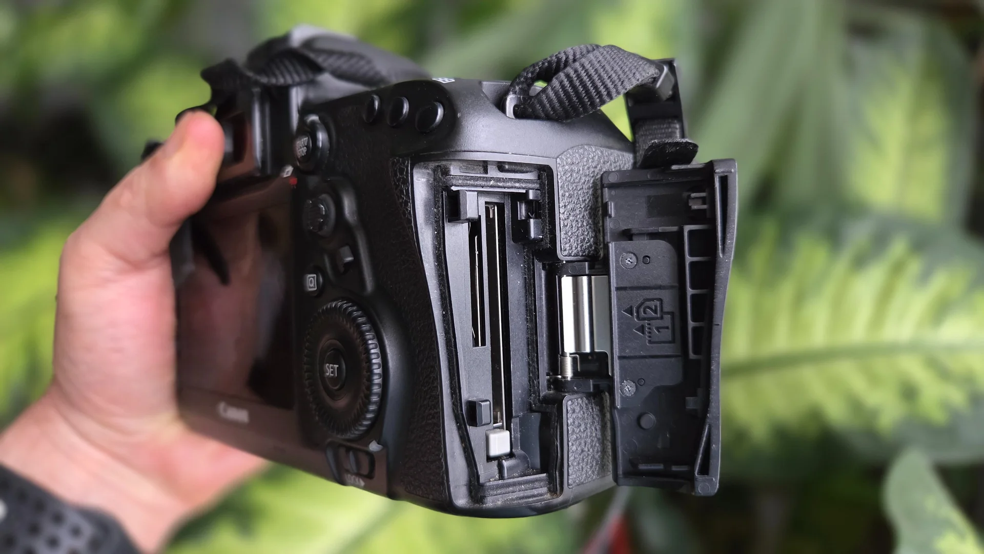 Фотоаппарат Canon 5D mark IV - миниатюра 4