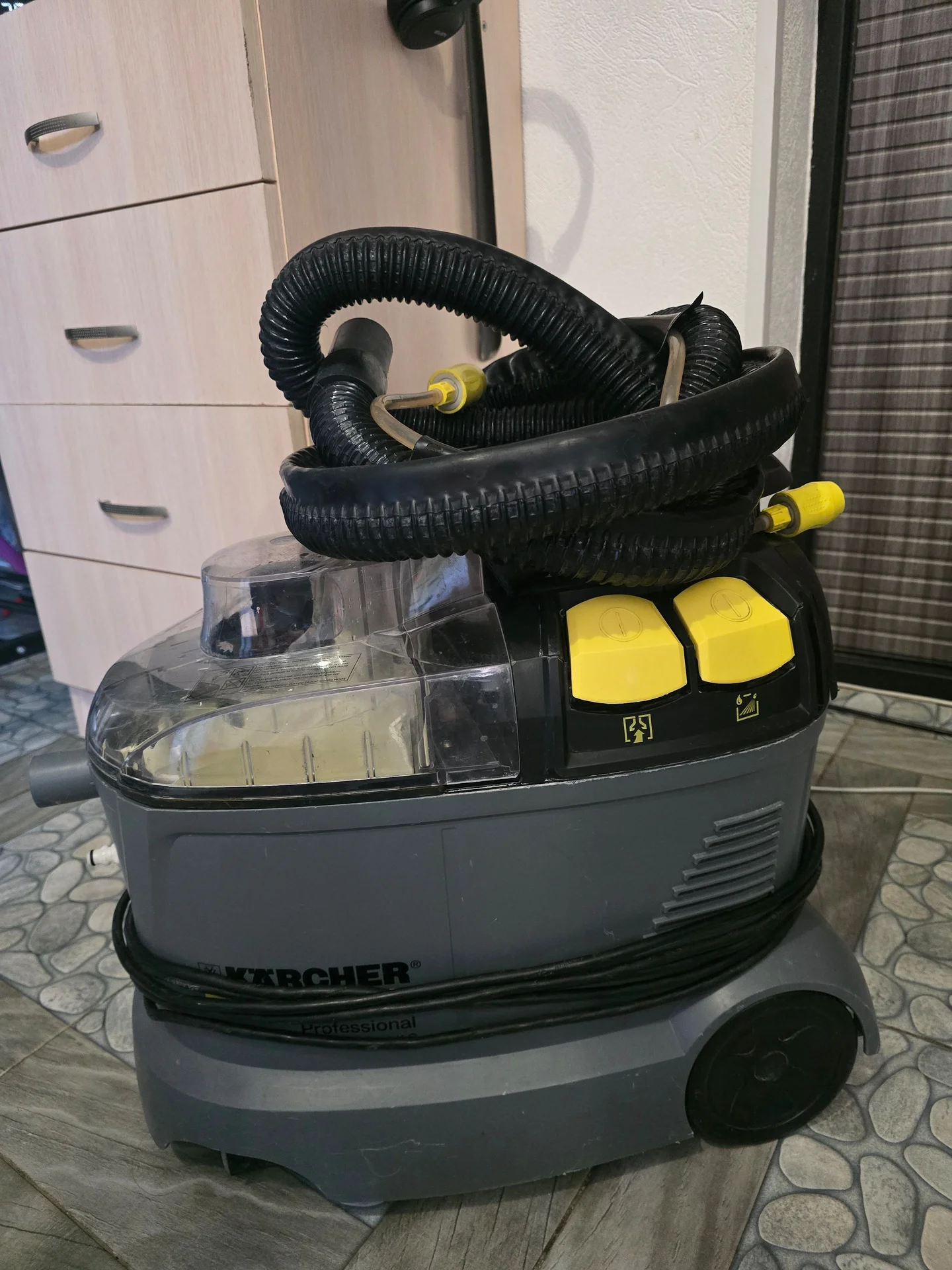 Пылесос Karcher Puzzi 8/1 - изображение 1