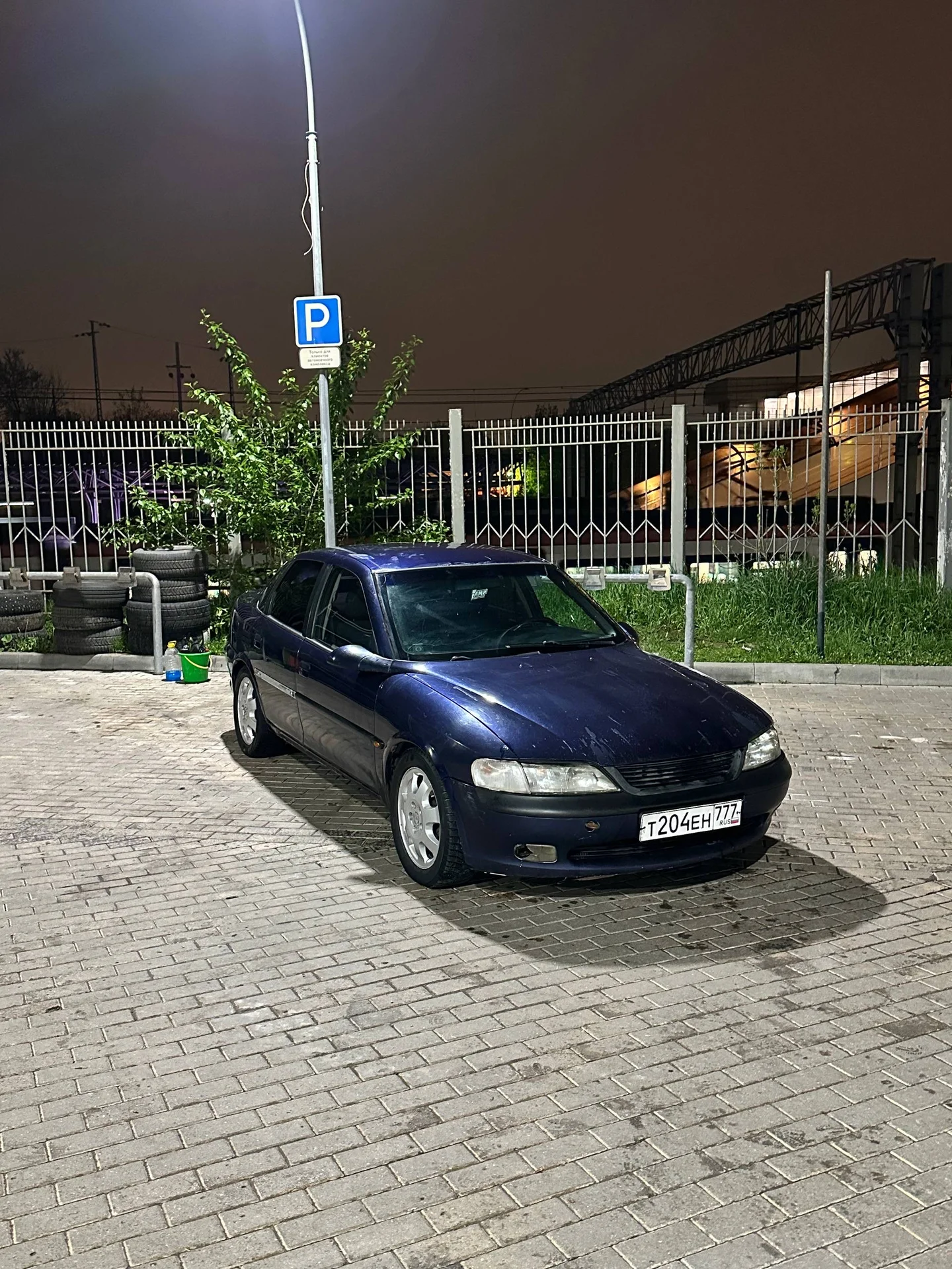 Opel Vectra B 1998 г. 2.0 16V - изображение 1