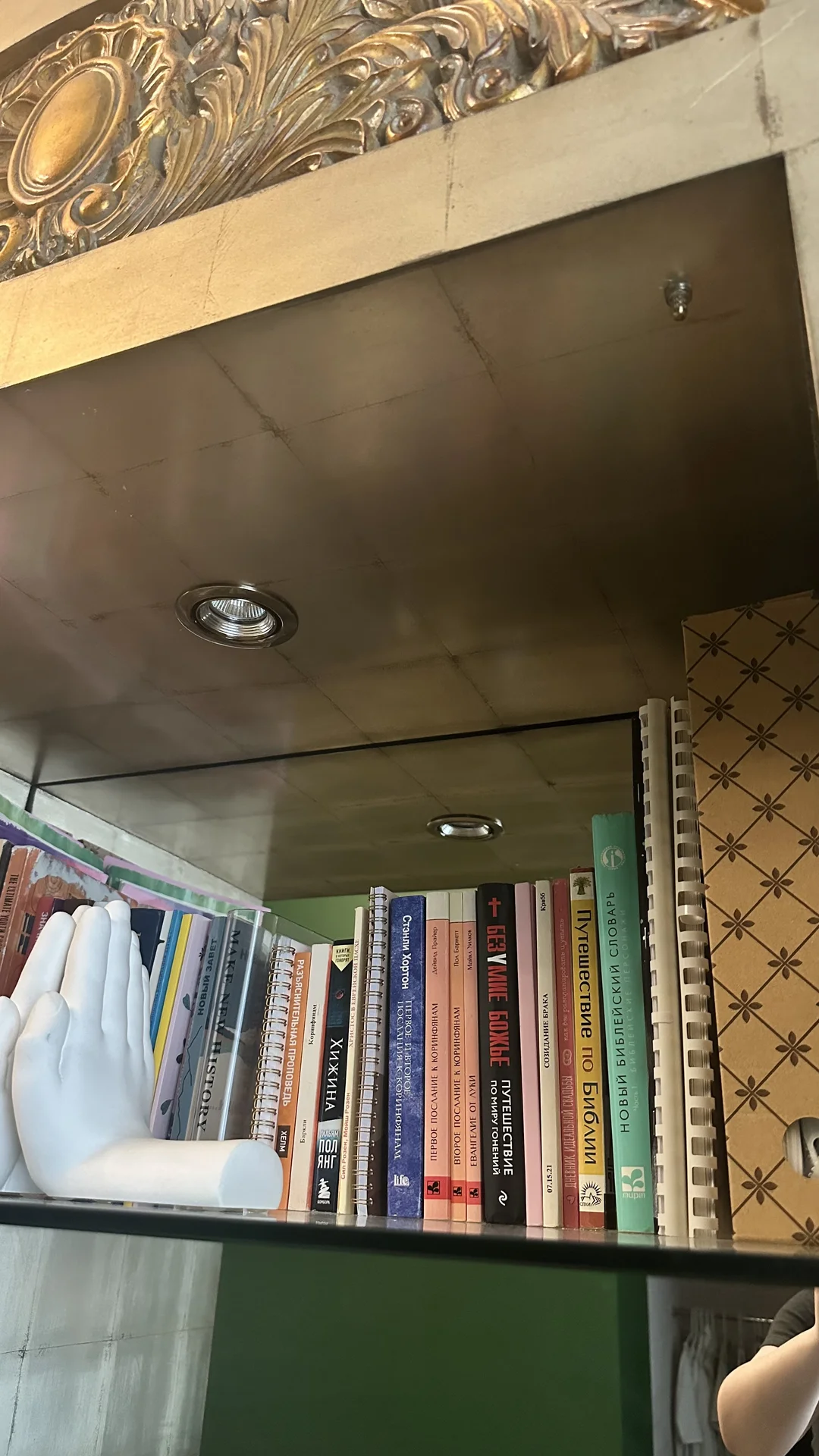 Интерьерная витрина | книжный шкаф с подсветкой - миниатюра 7