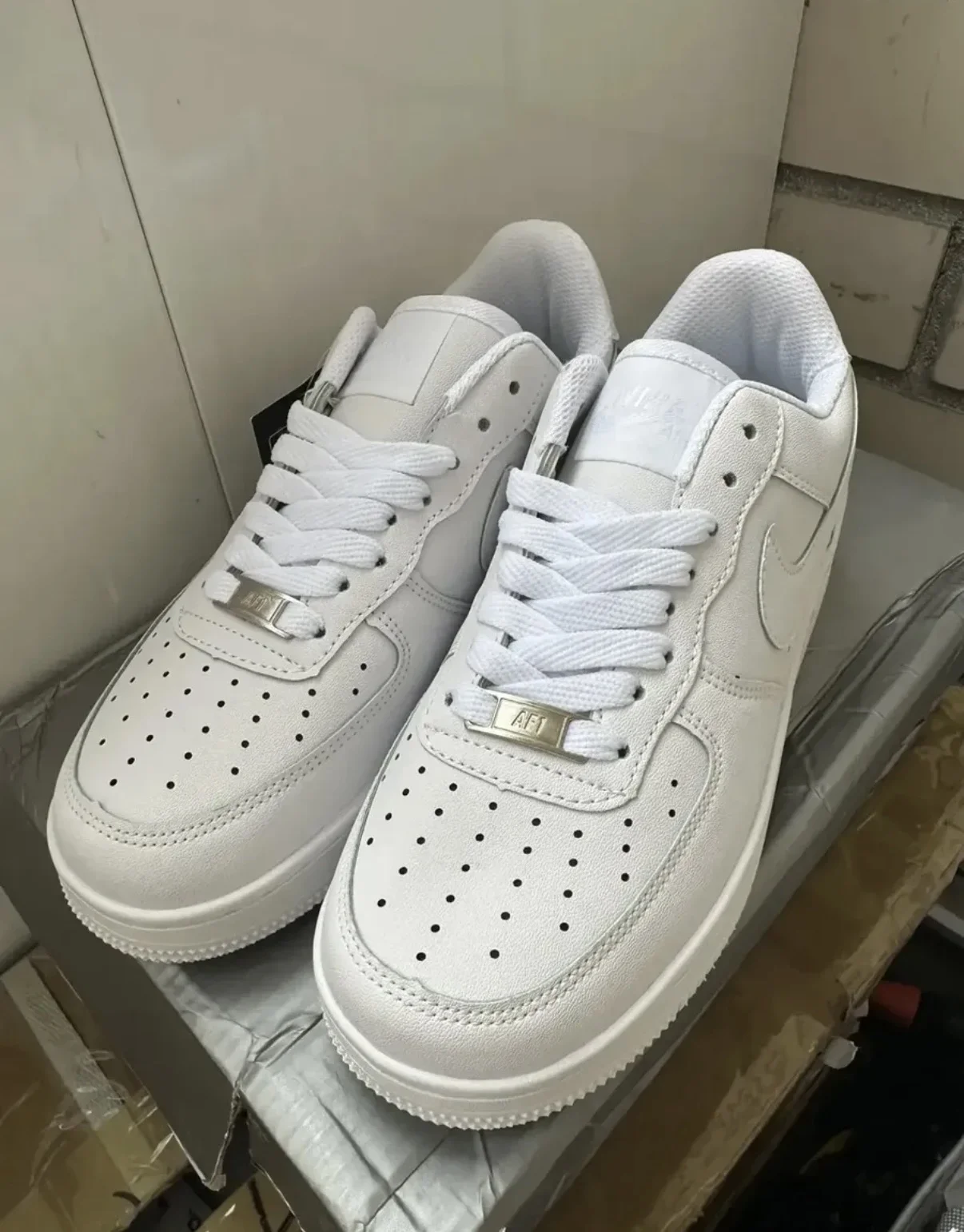 Кроссовки nike air force 1 белые - миниатюра 3