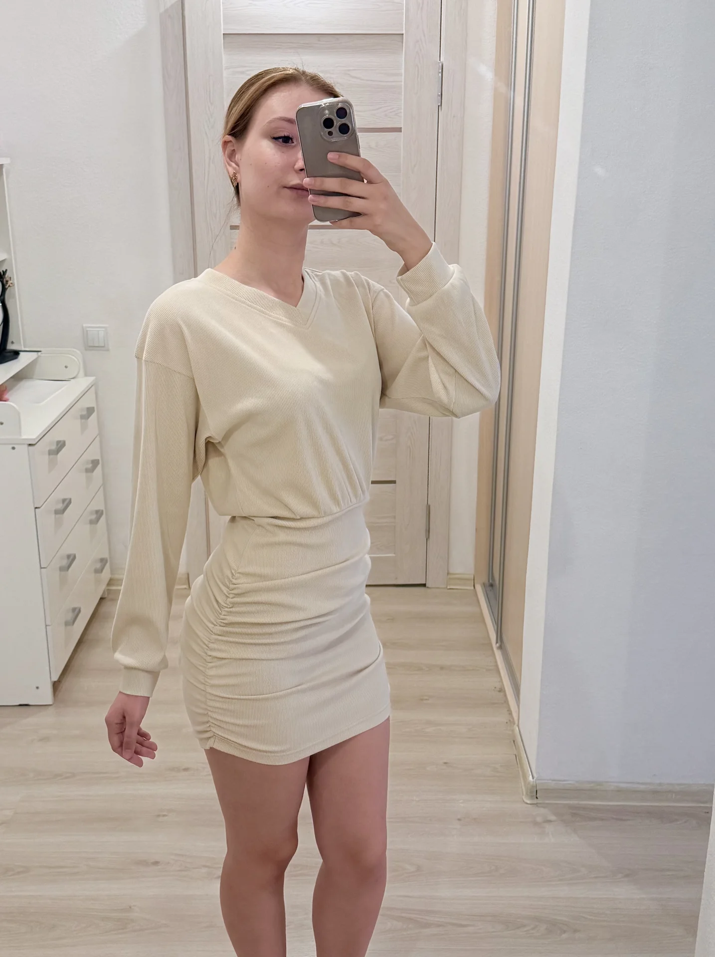 Платье со сборками обтягивающие - изображение 1
