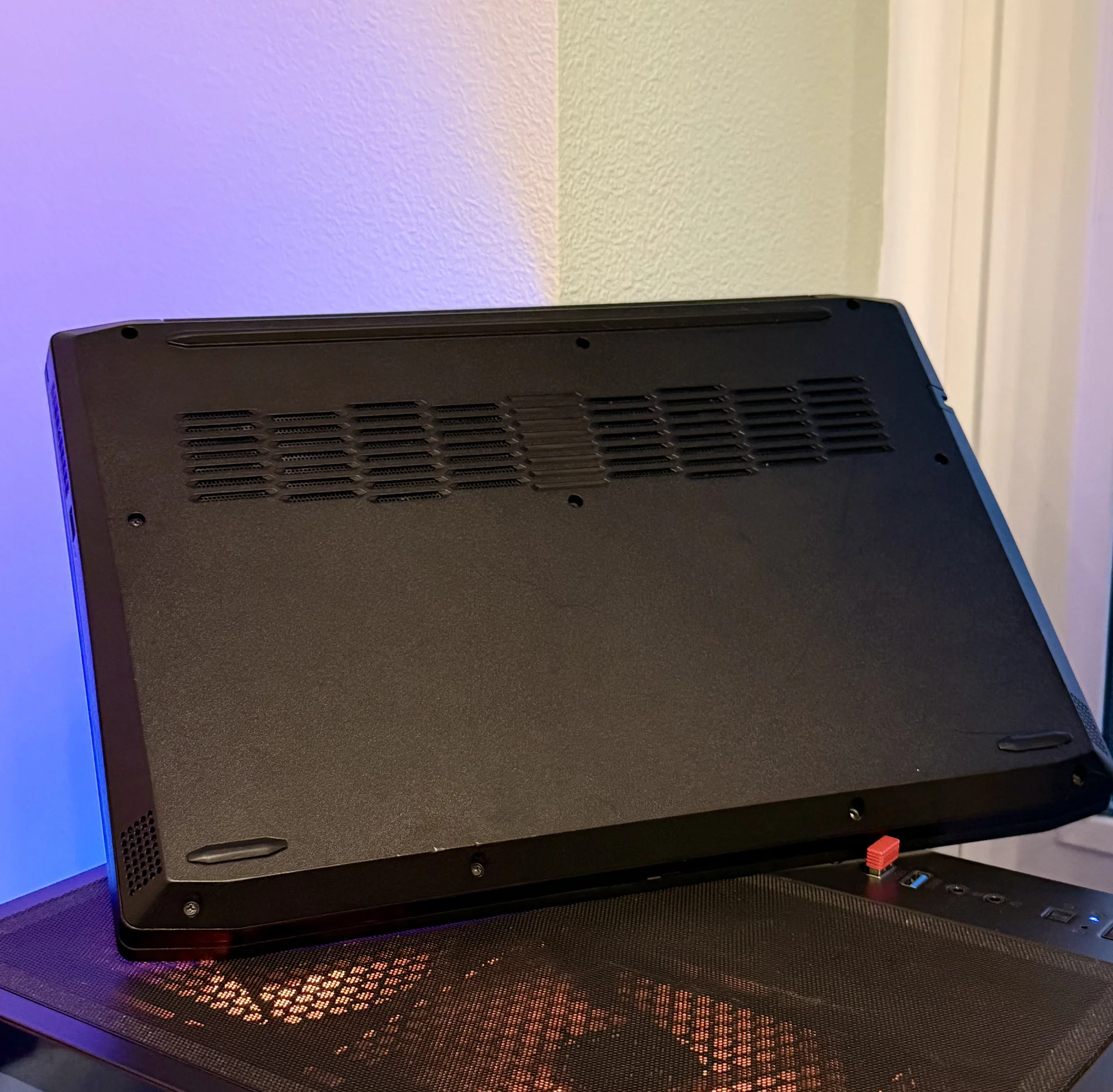 Игровой мощный ноутбук Lenovo Gaming 3 (15IMH05) - миниатюра 4