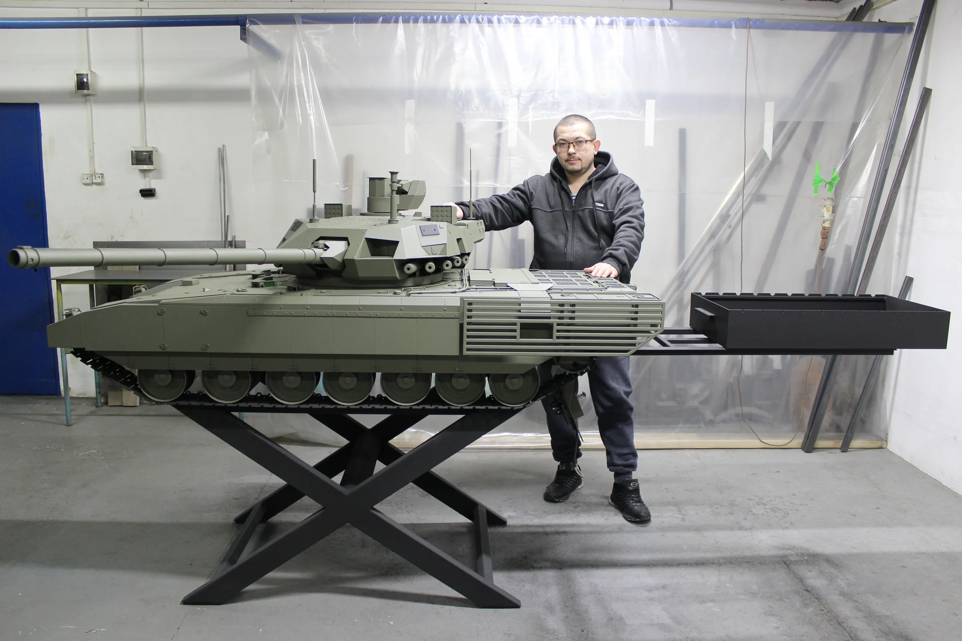 Эксклюзивный макет танка Армата т-14 - миниатюра 10