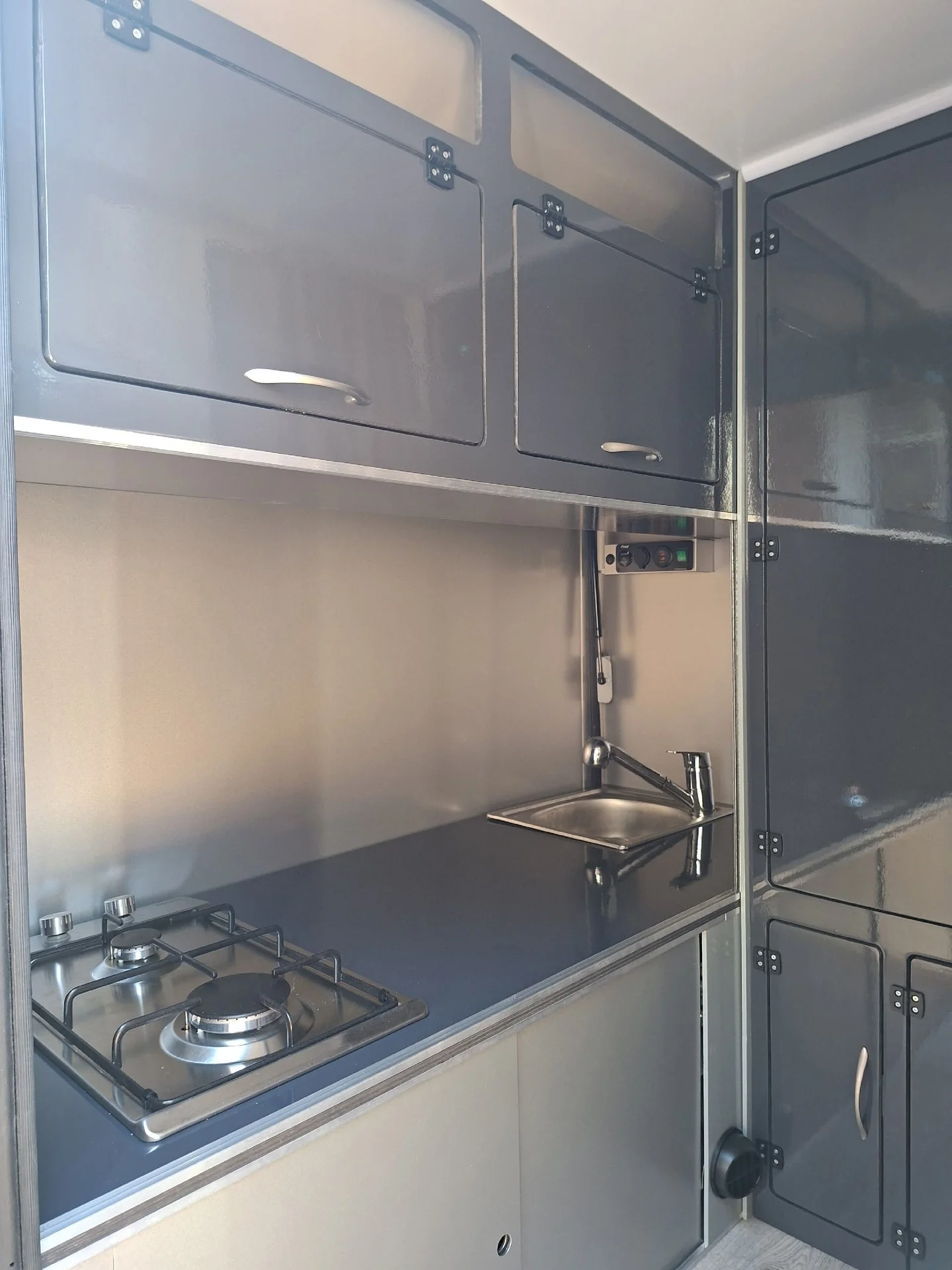 Кемпер/Автодом 1.5*1.5*3.2м - миниатюра 2