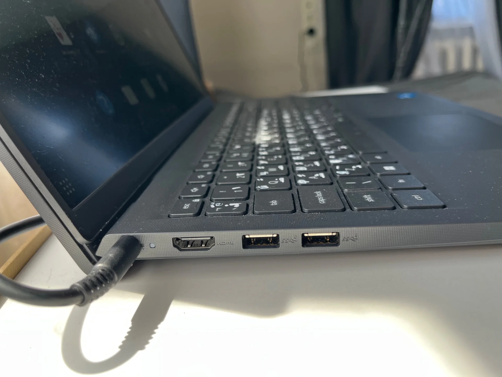 Ноутбук Dell vostro 3520 - миниатюра 5