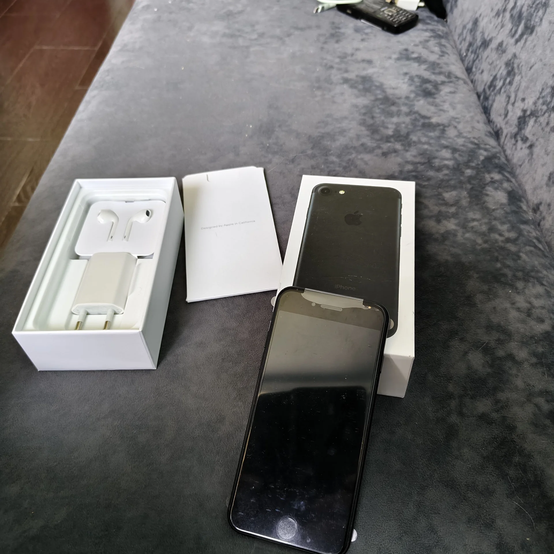 IPhone 7 Black 32Gb A1660 - изображение 1