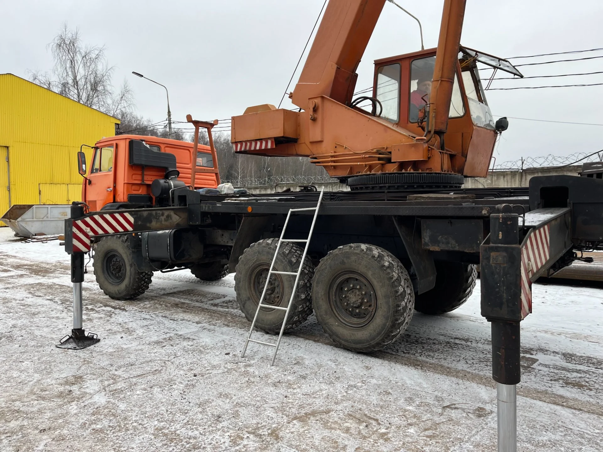 Продам автокран КС-45717К-3 - изображение 1