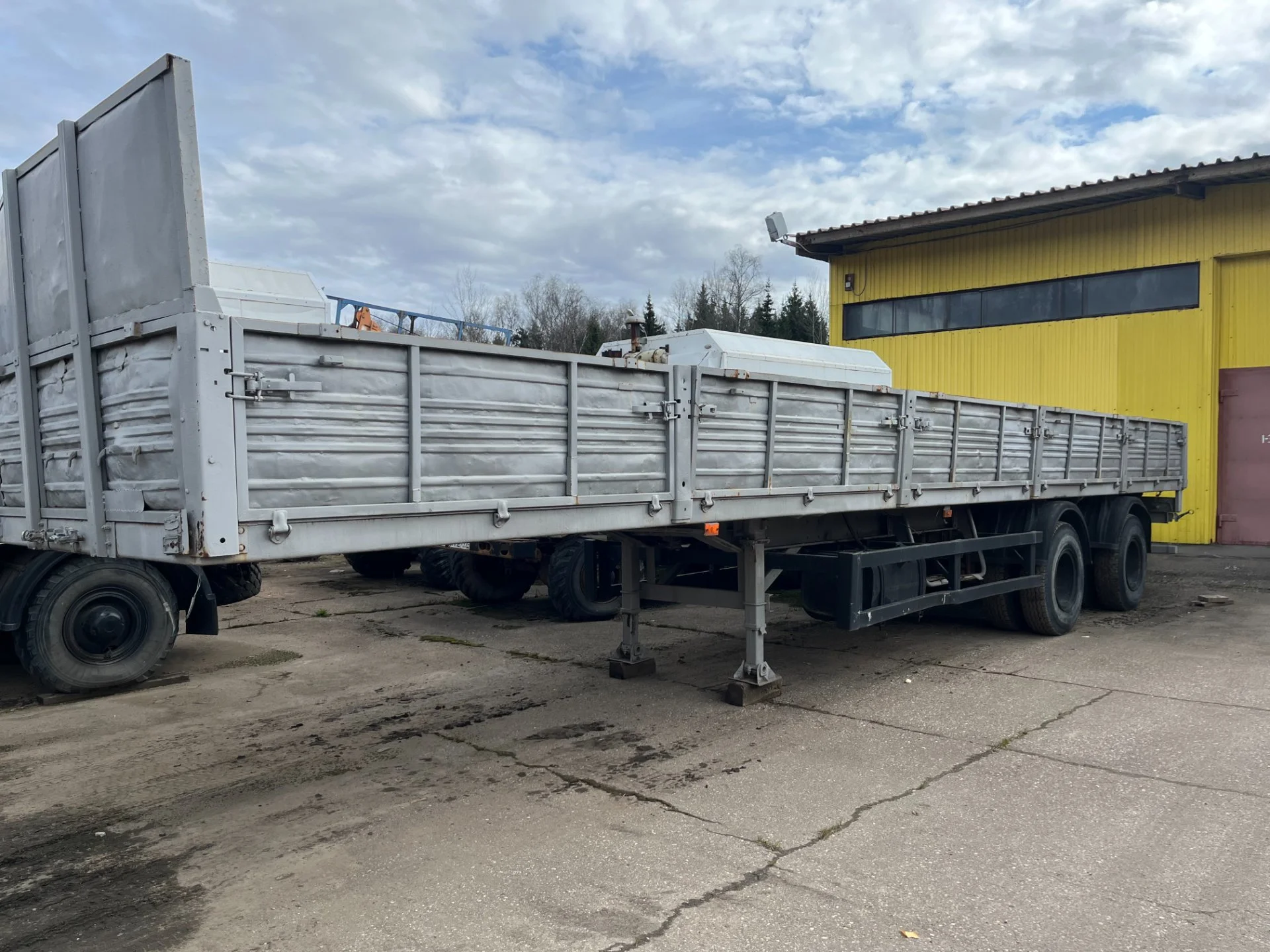 Продам ПОЛУПРИЦЕП МАЗ-938660-041 - изображение 1