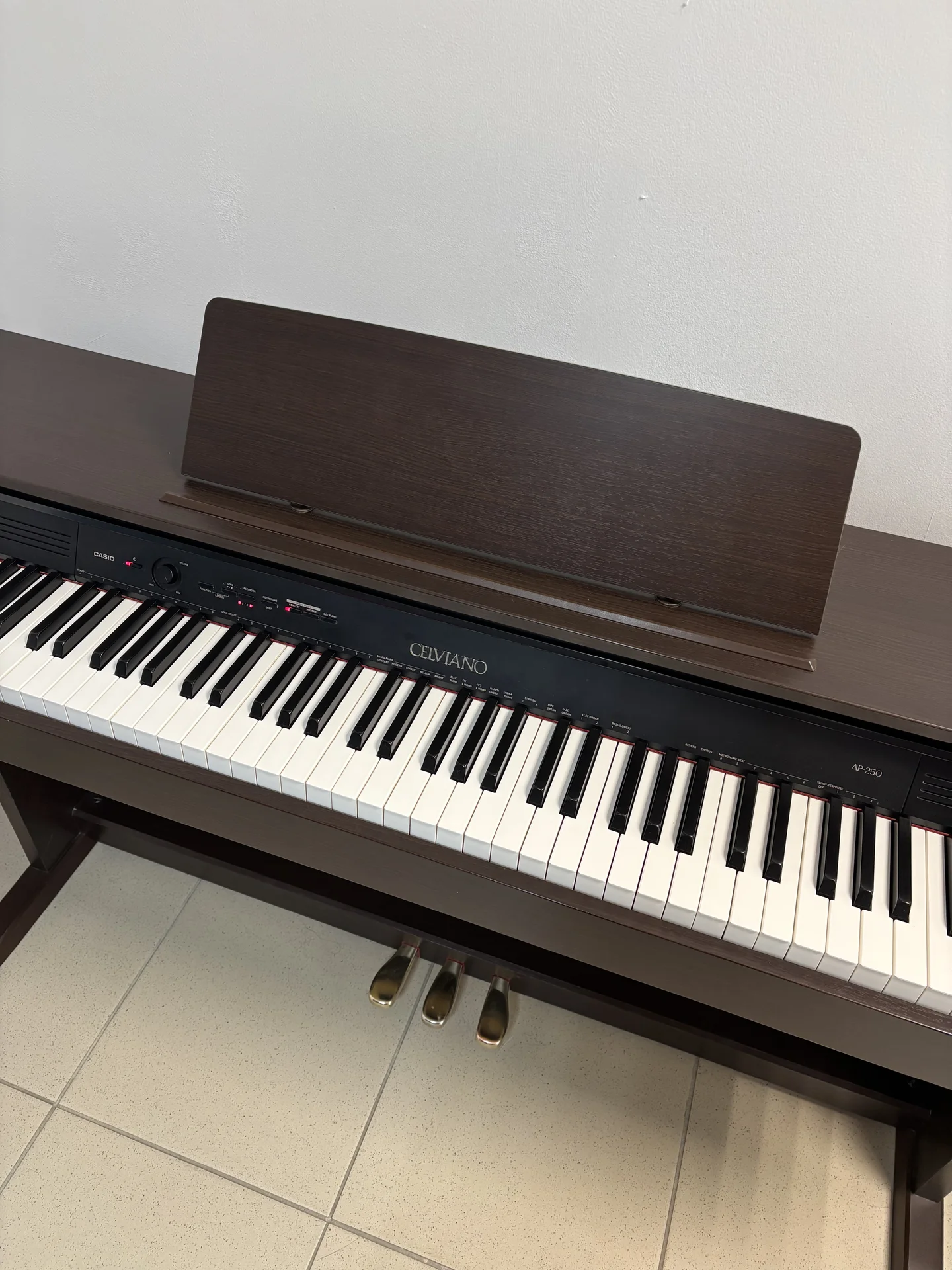 Цифровое фортепиано Casio Celviano AP-250 - миниатюра 2