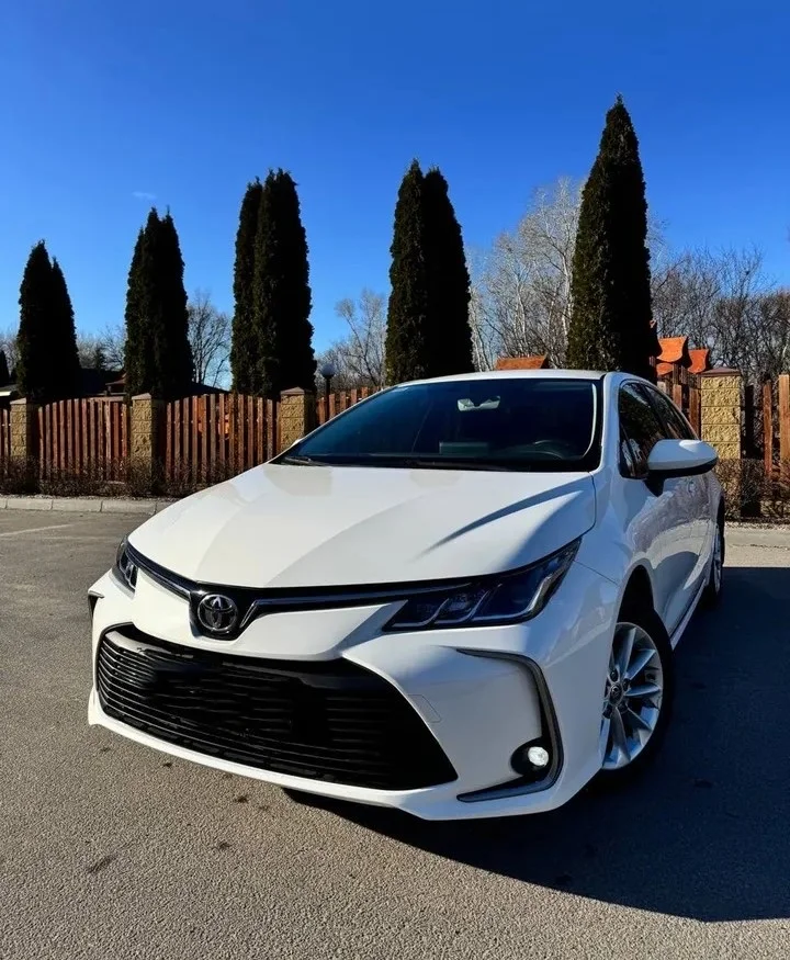 Toyota Corolla 2022 - изображение 1