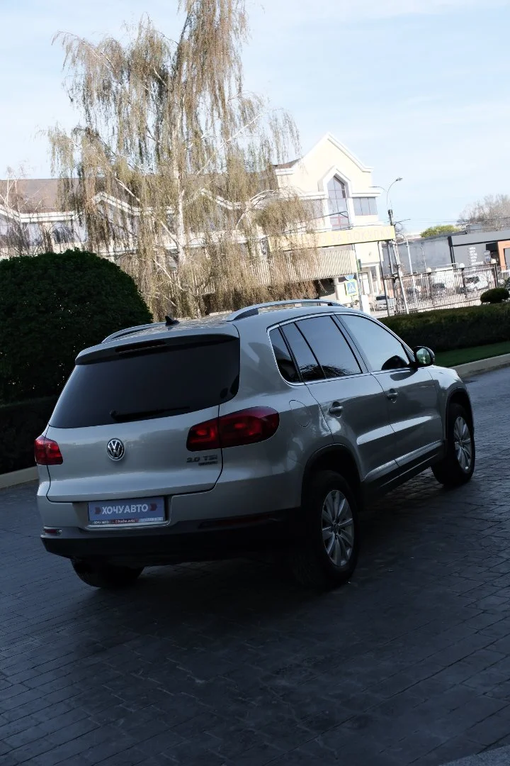 Volkswagen Tiguan 2013 — универсальный кроссовер на каждый день - миниатюра 12