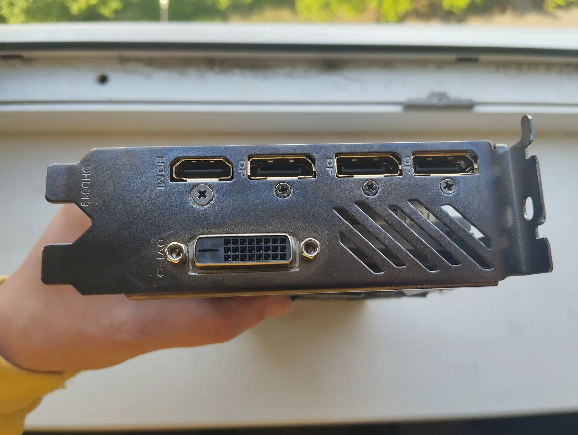 Легендарная видеокарта gigabyte 1070 8gb - миниатюра 3