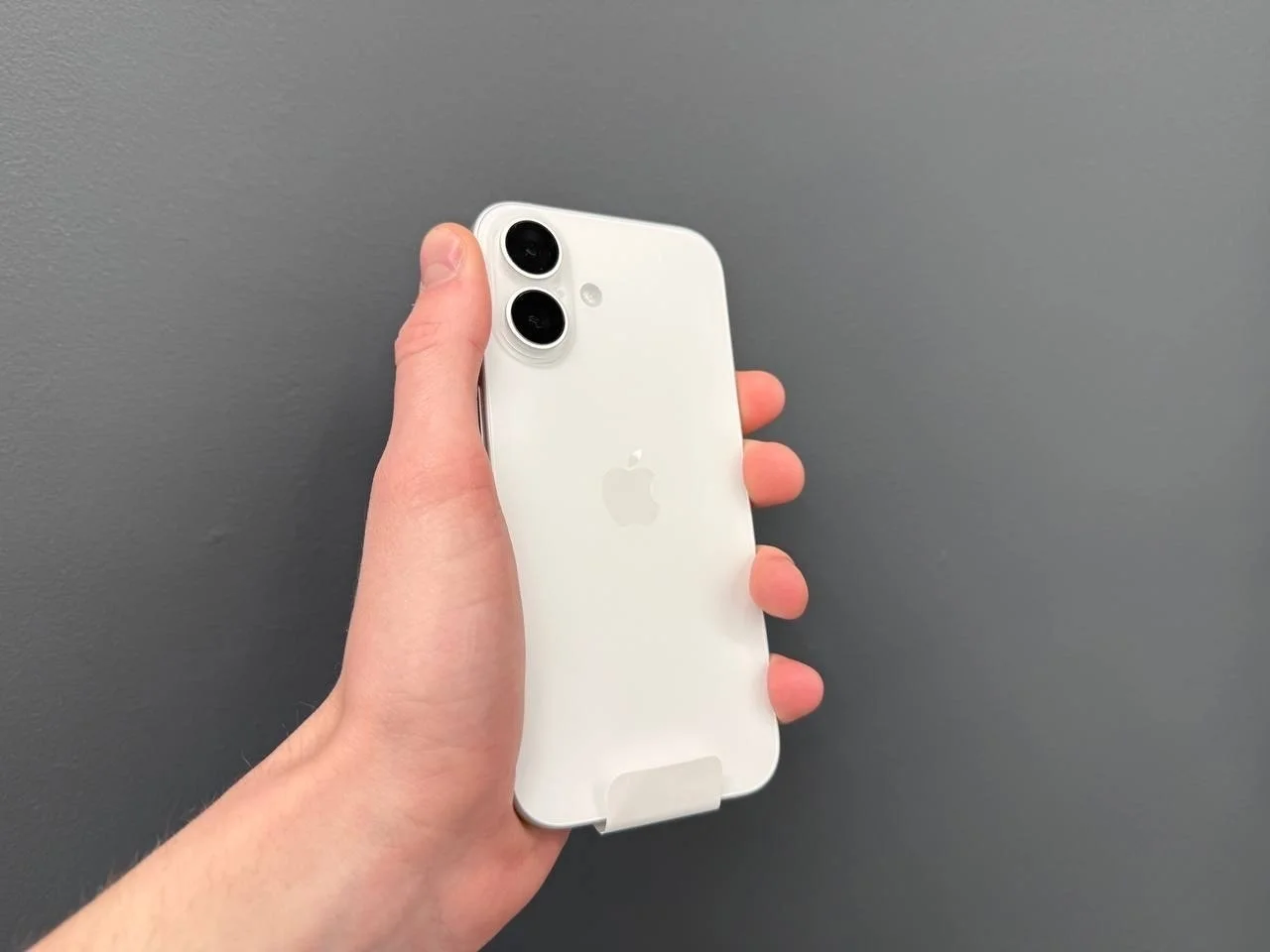 iPhone 16 128 GB Белый sim+eSim - изображение 1