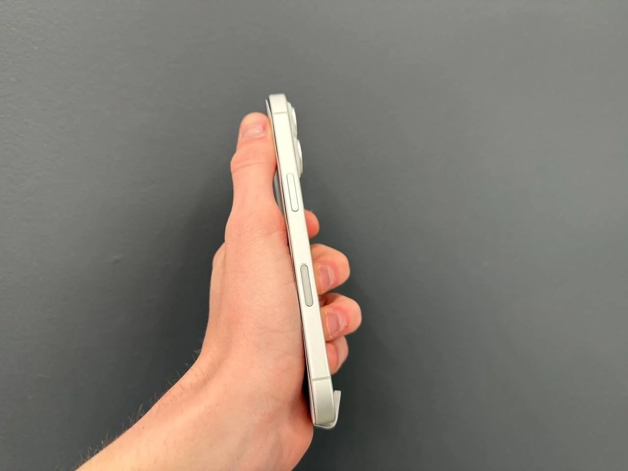 iPhone 16 128 GB Белый sim+eSim - миниатюра 3