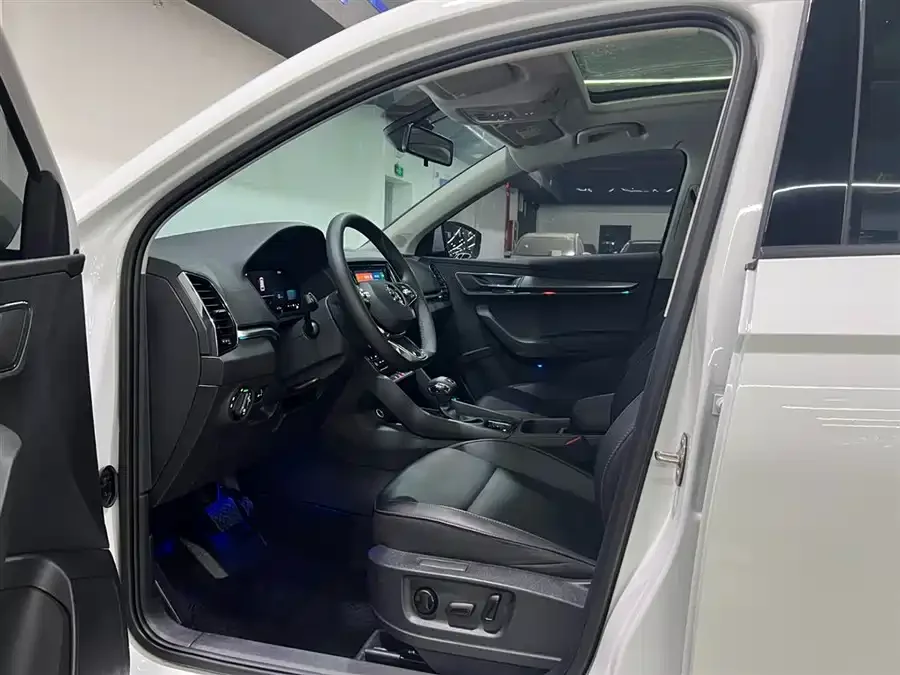 Skoda Karoq 280TSI Premium Edition - миниатюра 4
