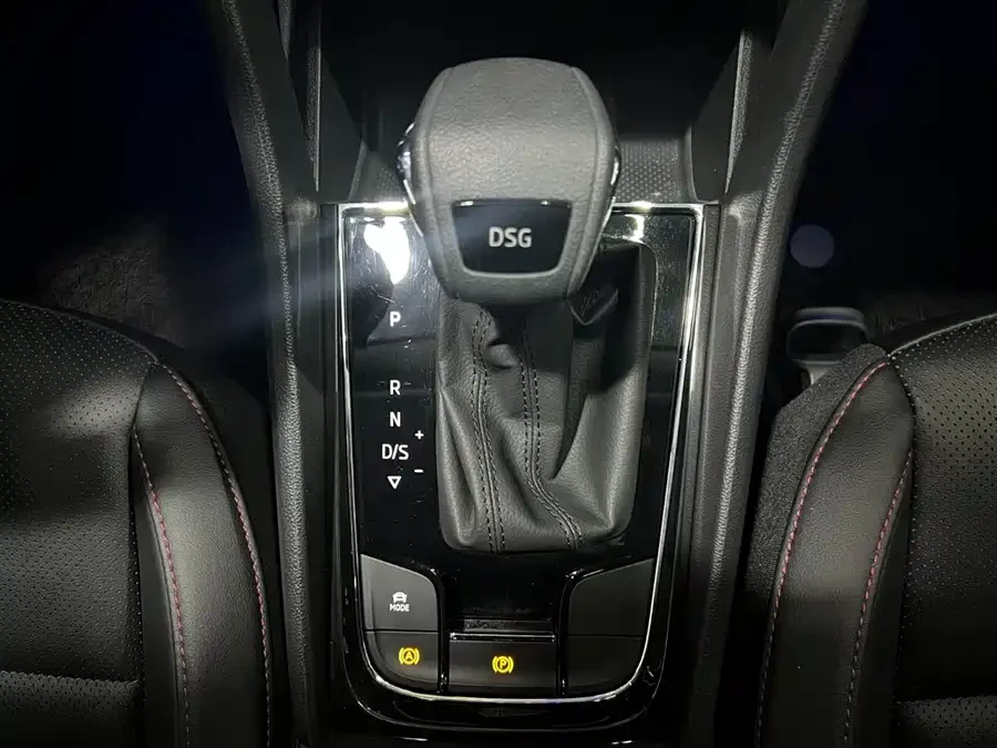 Skoda Karoq 280TSI Premium Edition - миниатюра 10