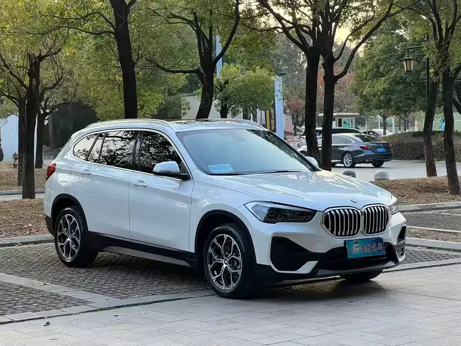 BMW X1 2022 sDrive25Li Leading Edition - миниатюра 3