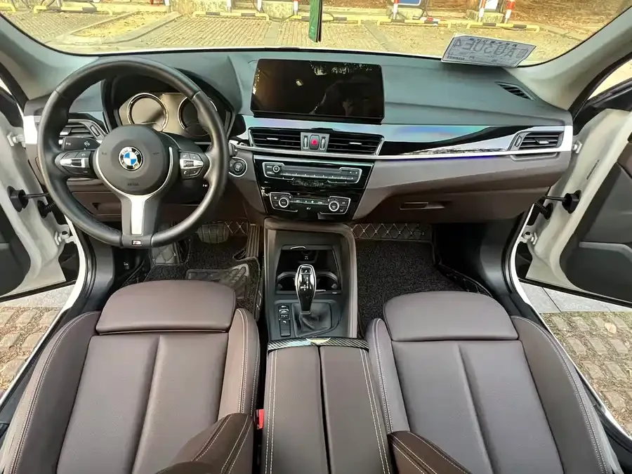 BMW X1 2022 sDrive25Li Leading Edition - миниатюра 4