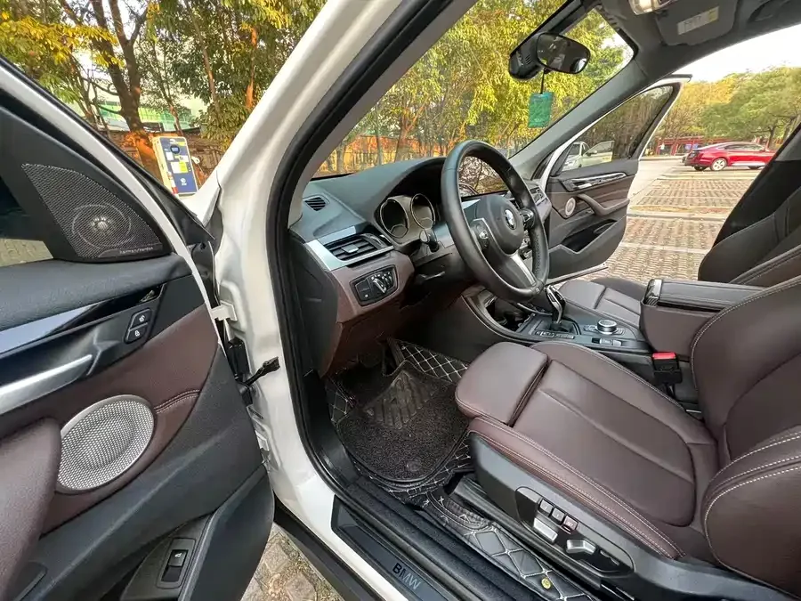BMW X1 2022 sDrive25Li Leading Edition - миниатюра 5